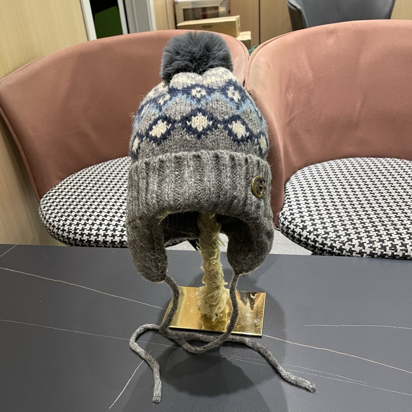 G*u*i knit trapper hat