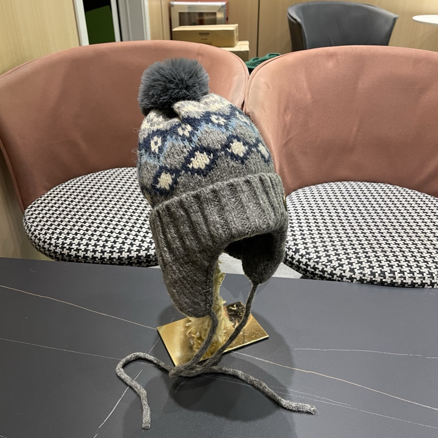 G*u*i knit trapper hat