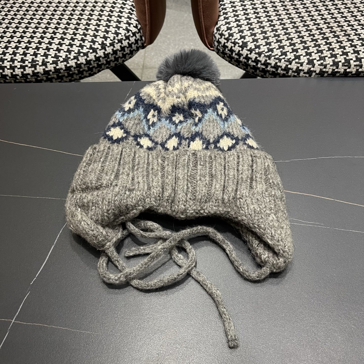 G*u*i knit trapper hat