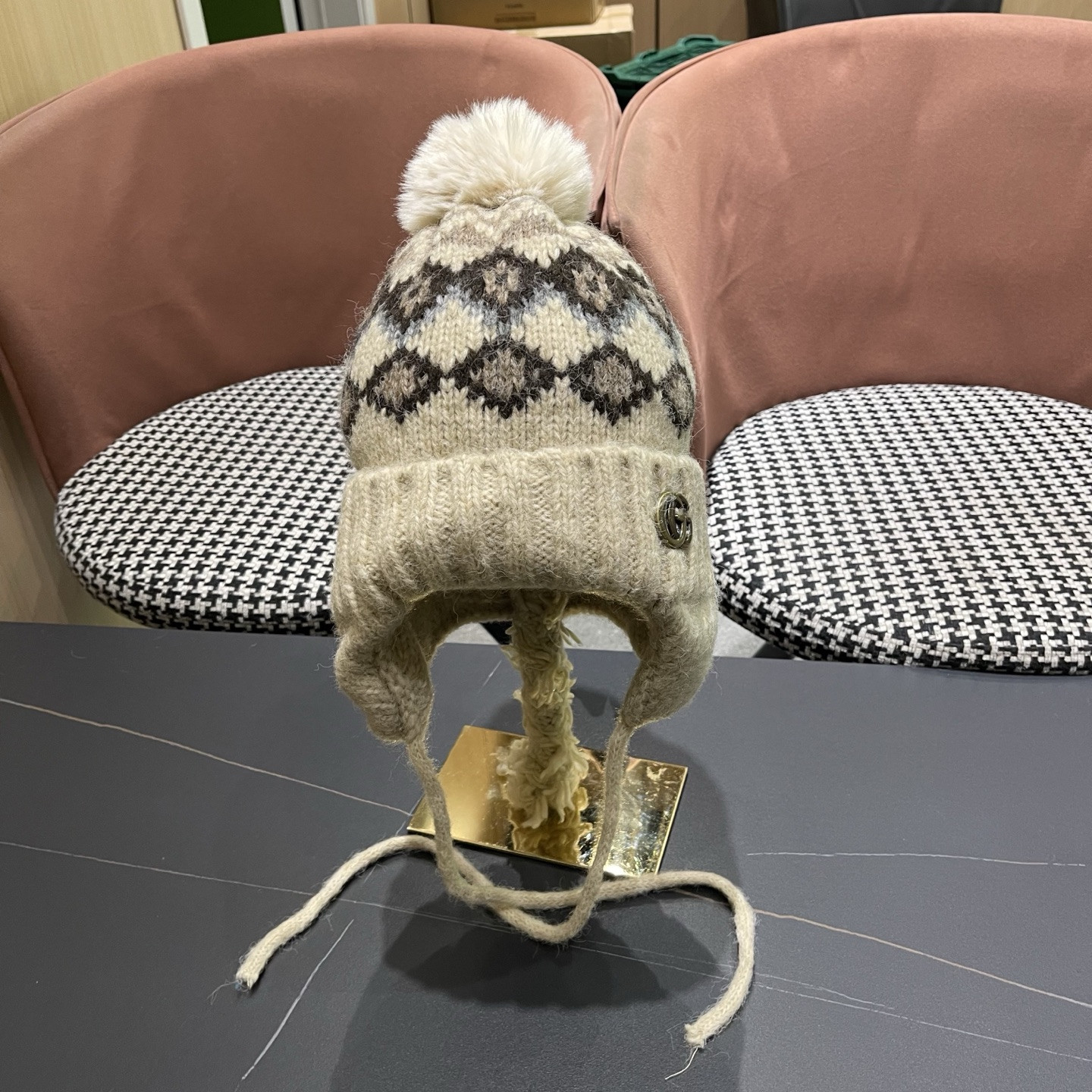G*u*i knit trapper hat