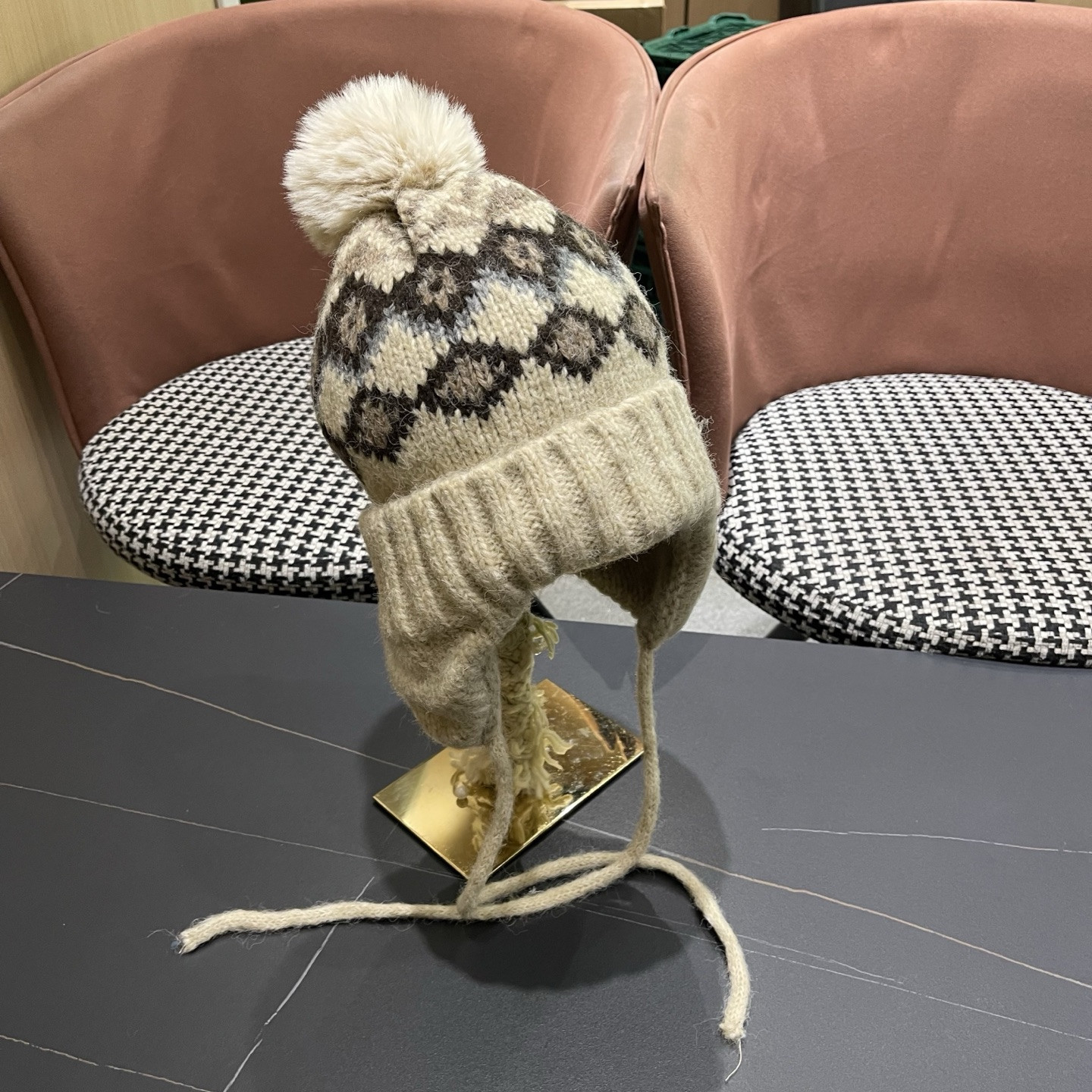 G*u*i knit trapper hat