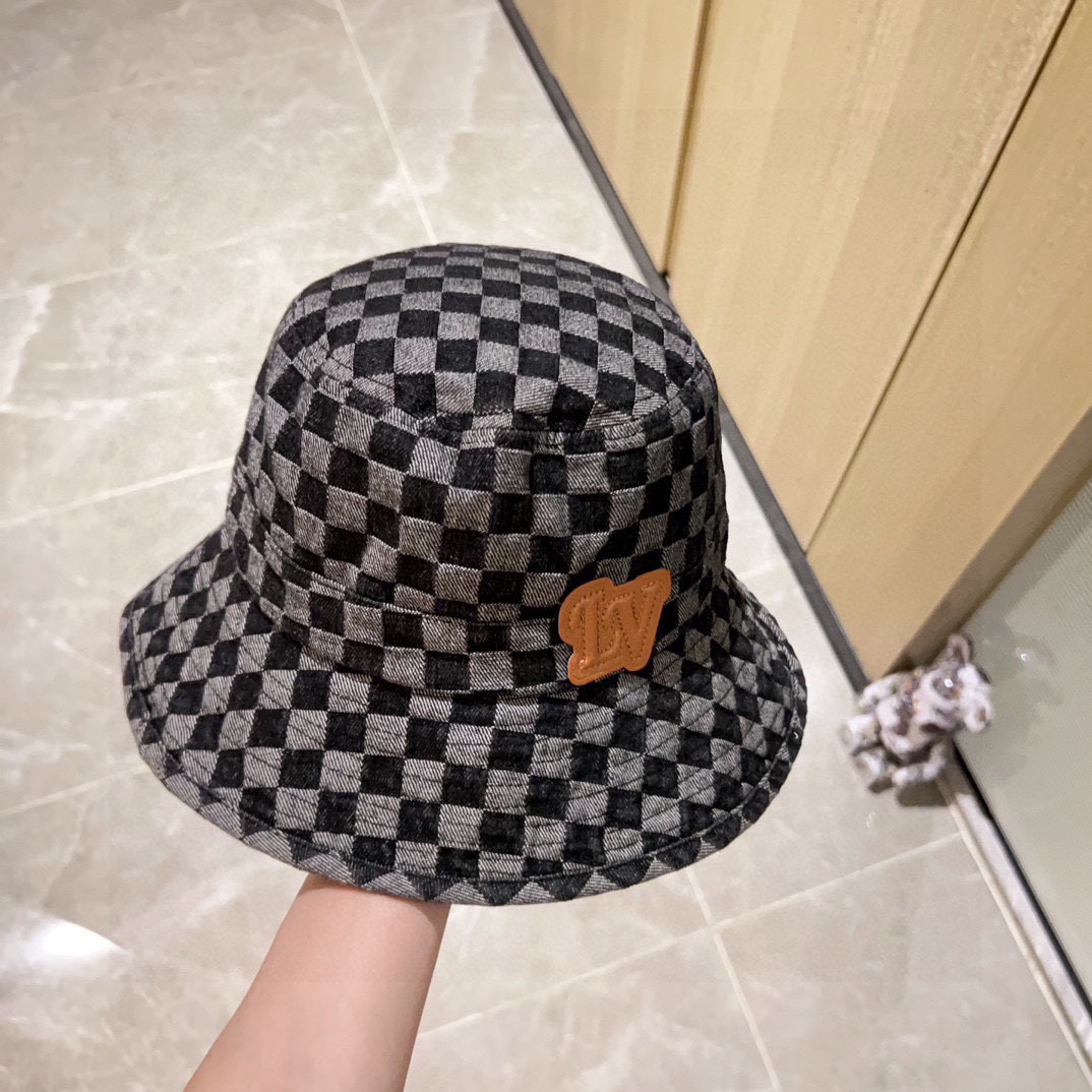 l0*is V*t0n bucket hat