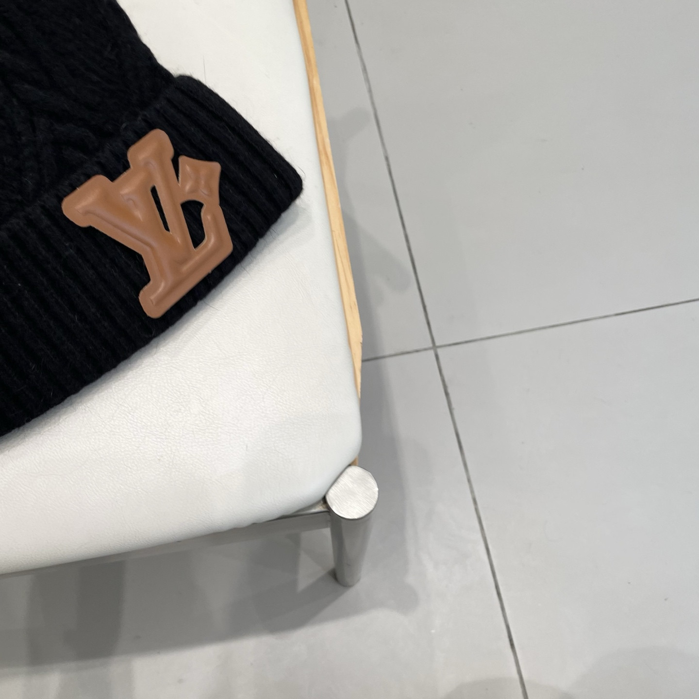l0*is V*t0n beanie 70% wool 30% rabbit hair