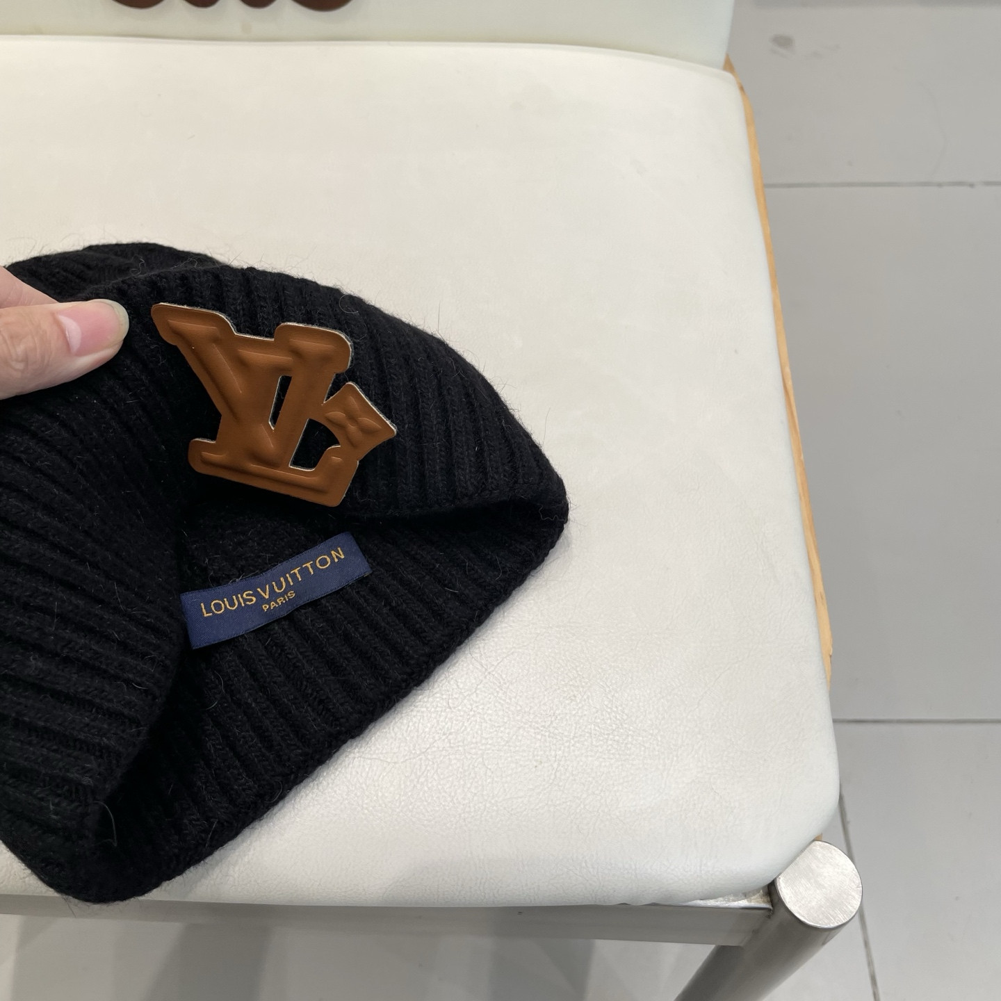 l0*is V*t0n beanie 70% wool 30% rabbit hair