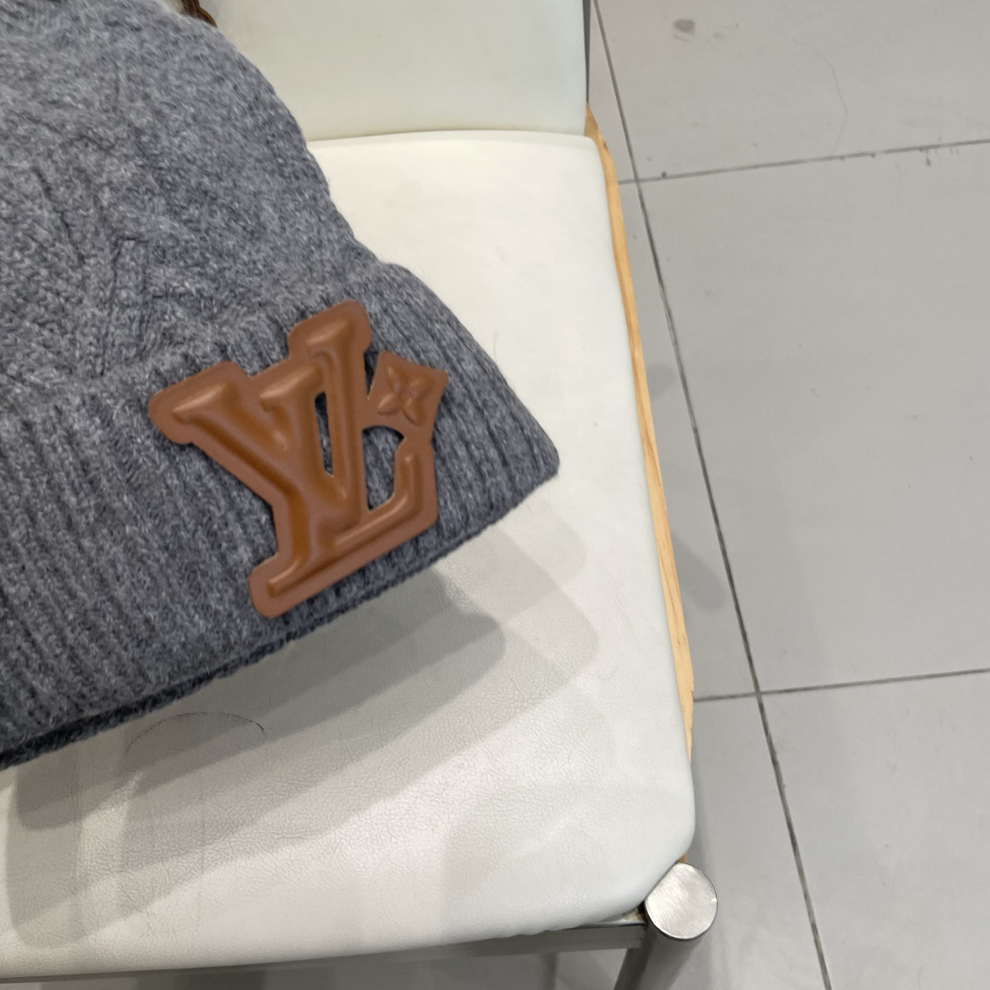 l0*is V*t0n beanie 70% wool 30% rabbit hair