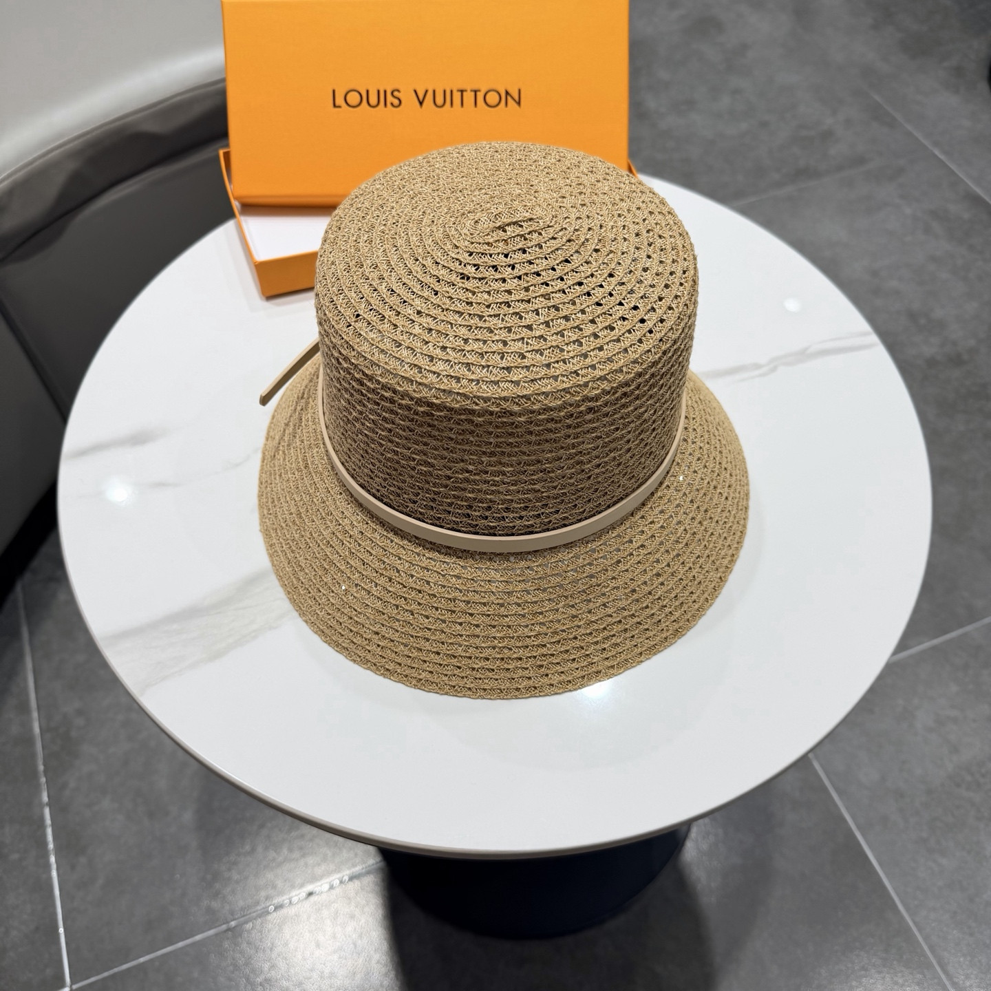 l0*is V*t0n straw bucket hat