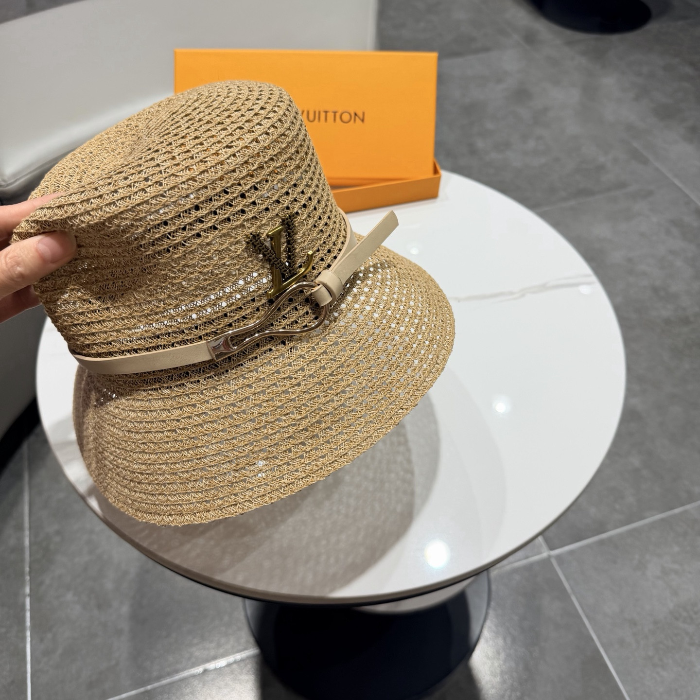 l0*is V*t0n straw bucket hat