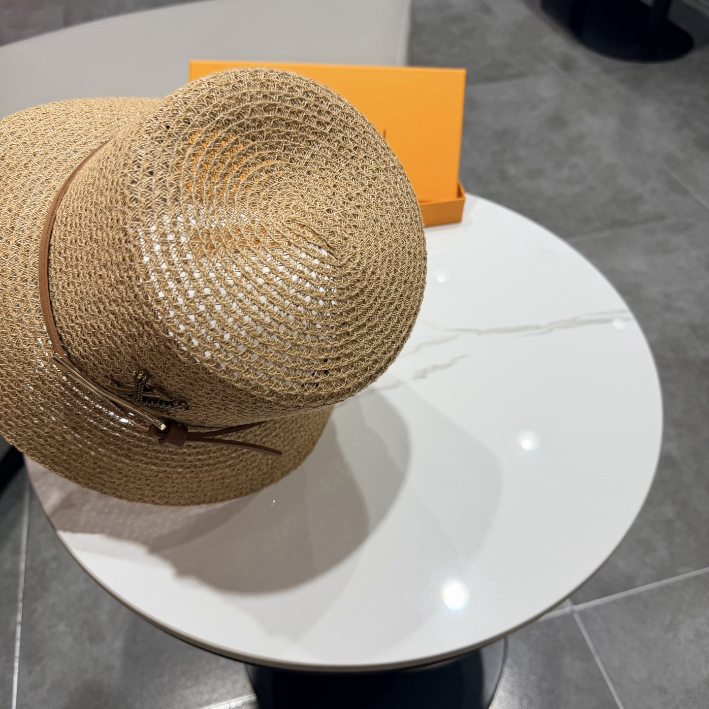 l0*is V*t0n straw bucket hat