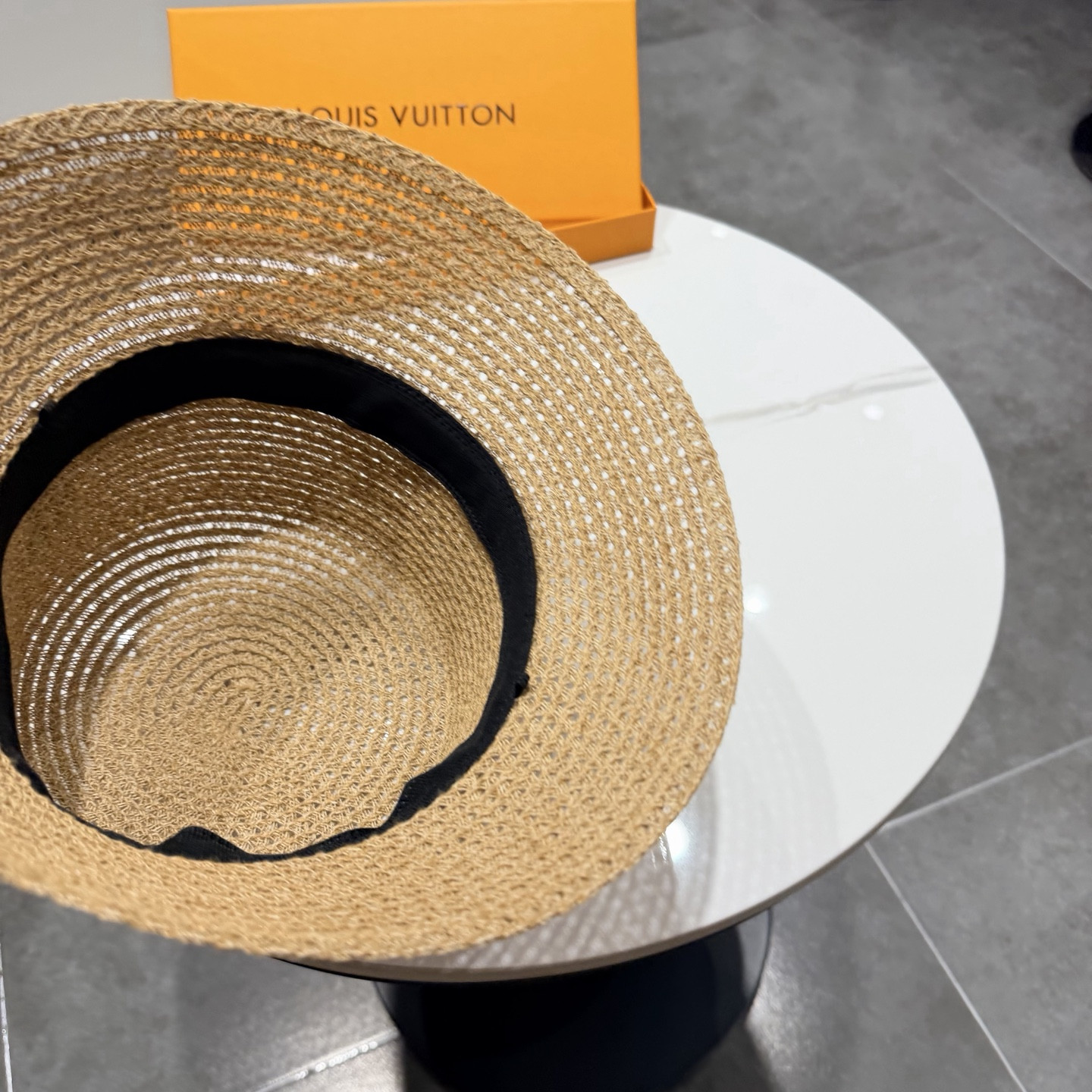 l0*is V*t0n straw bucket hat
