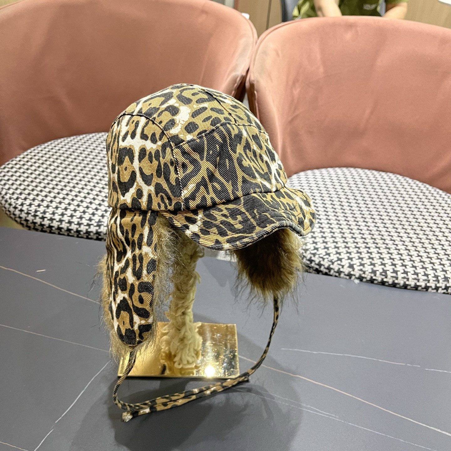 l0*is V*t0n trapper hat