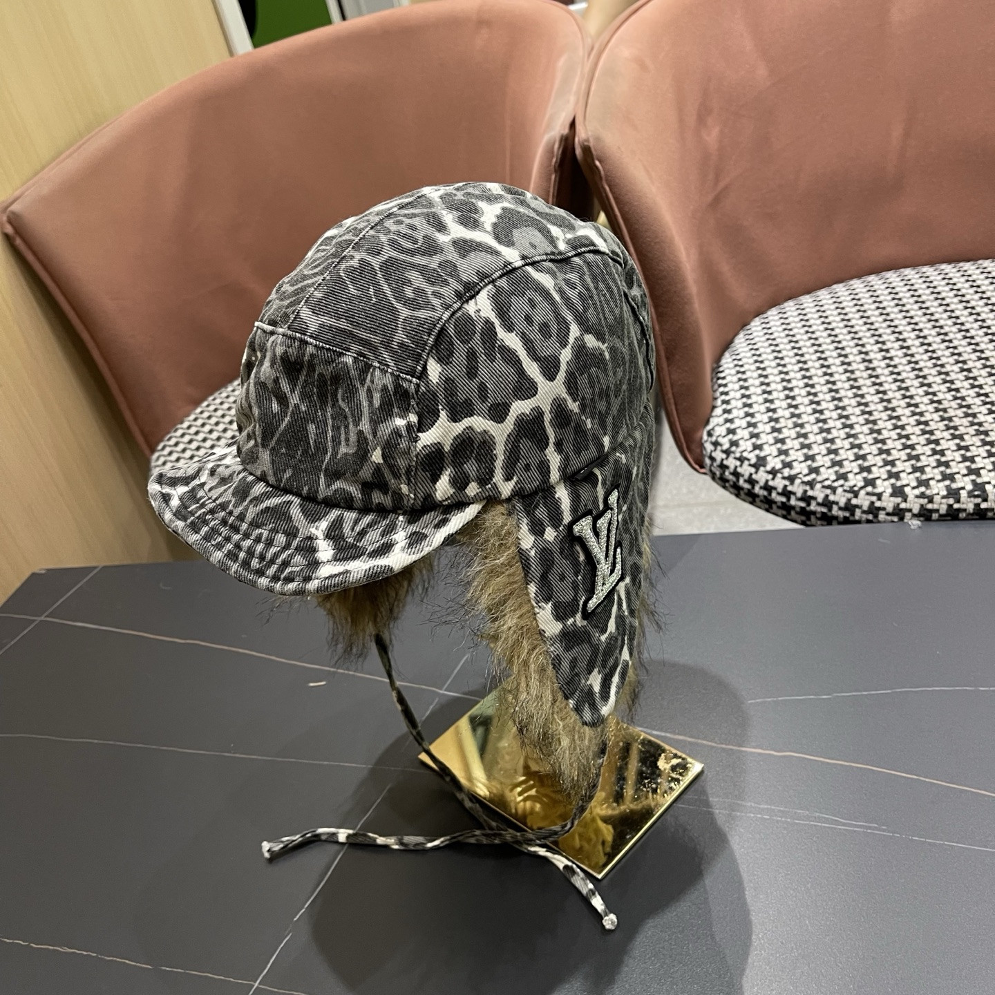l0*is V*t0n trapper hat