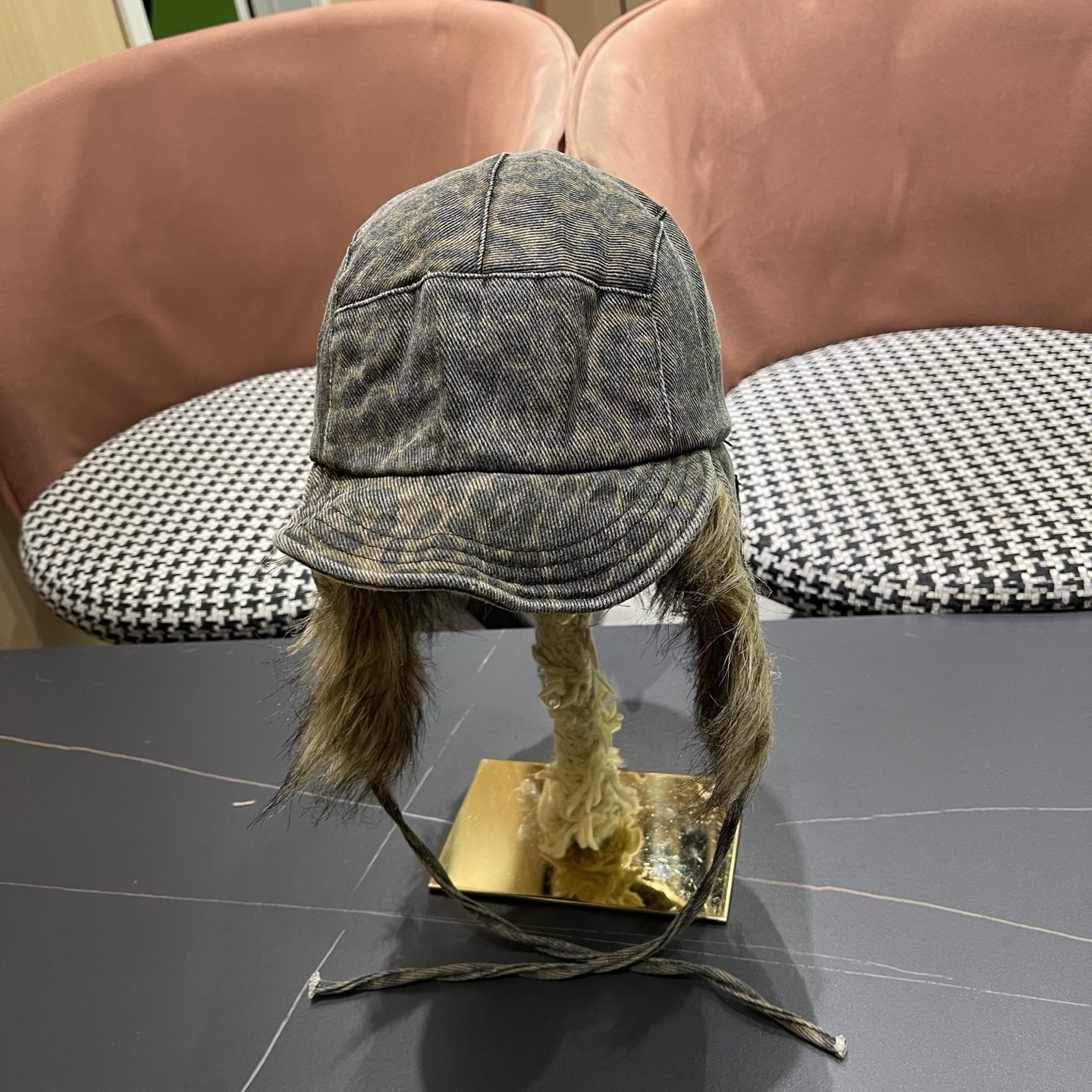 l0*is V*t0n trapper hat