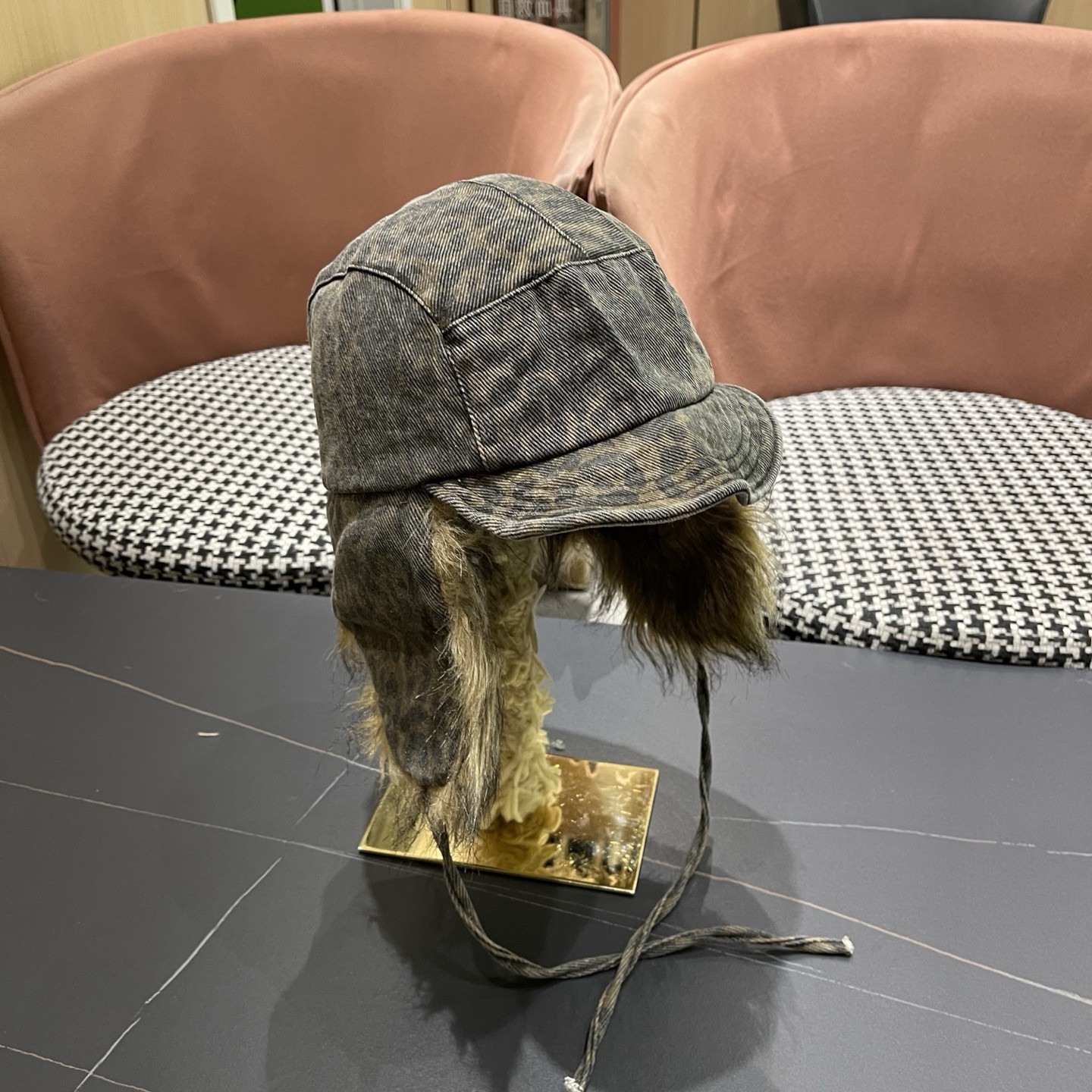 l0*is V*t0n trapper hat
