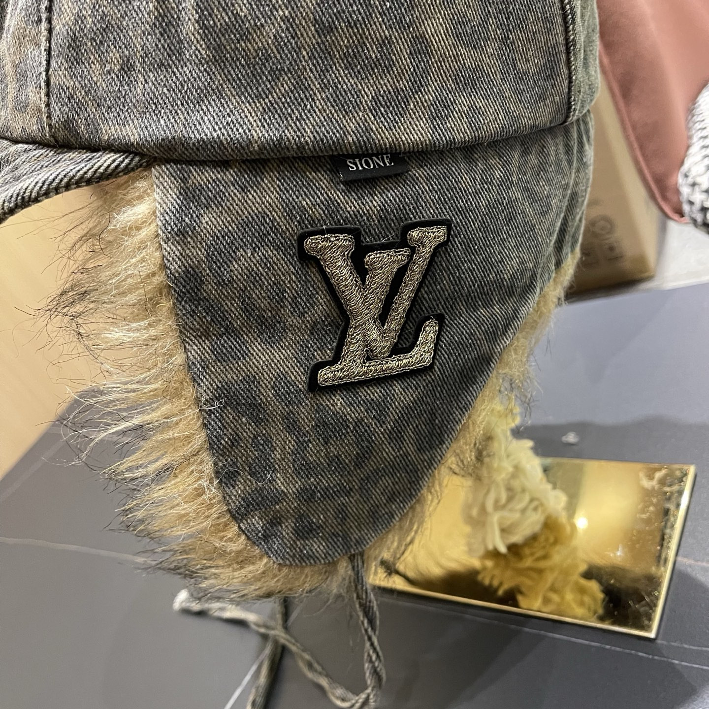l0*is V*t0n trapper hat