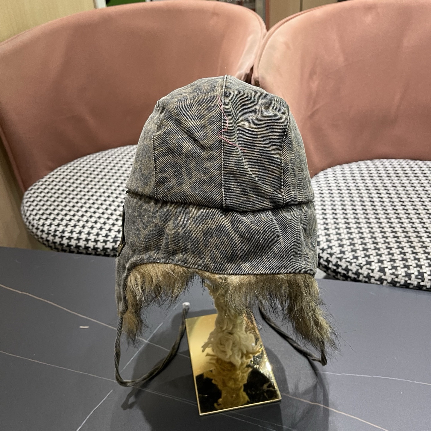 l0*is V*t0n trapper hat
