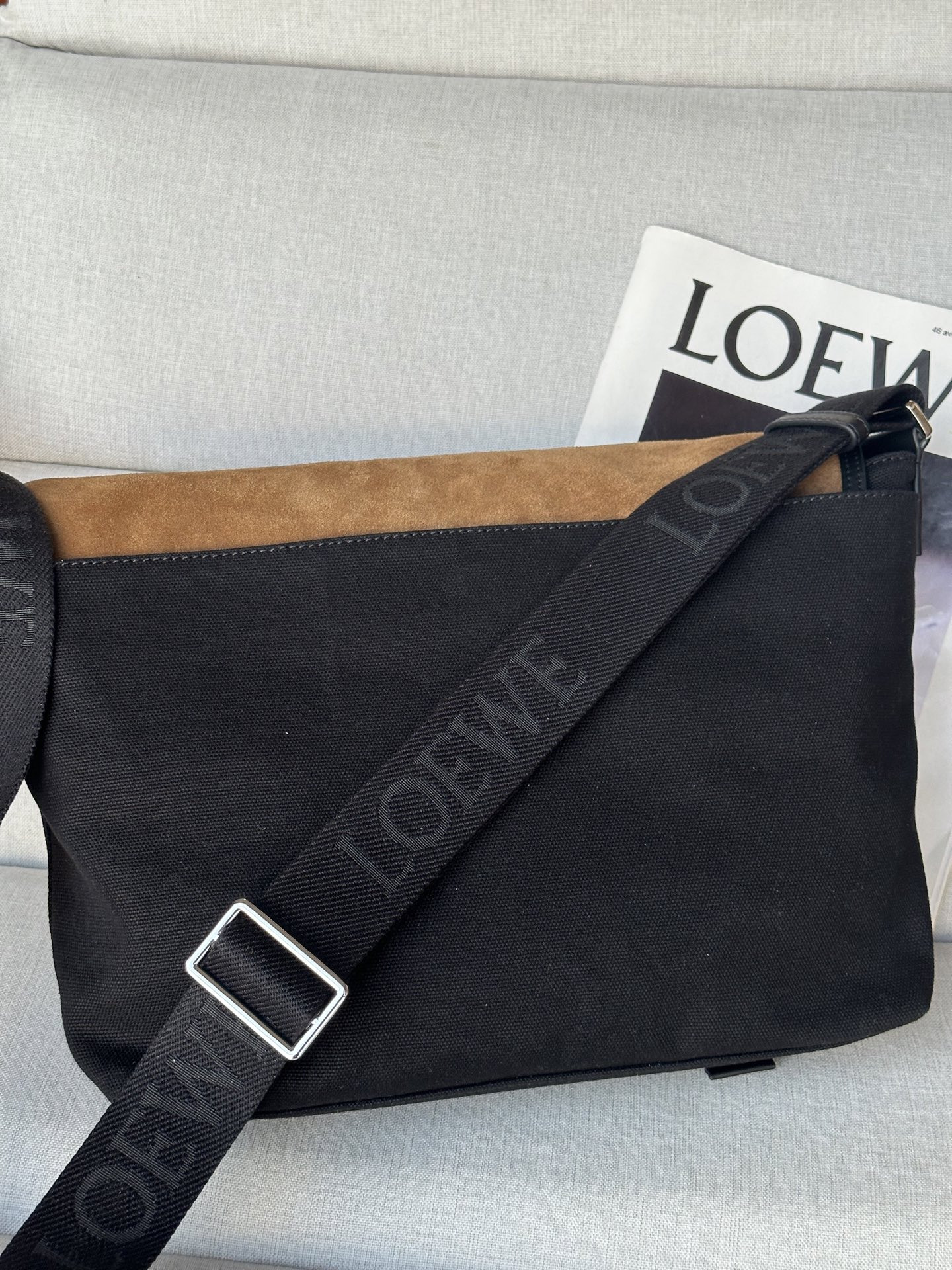 L0ew* medium flex messenger in canvas and suede 27x38x9.5cm