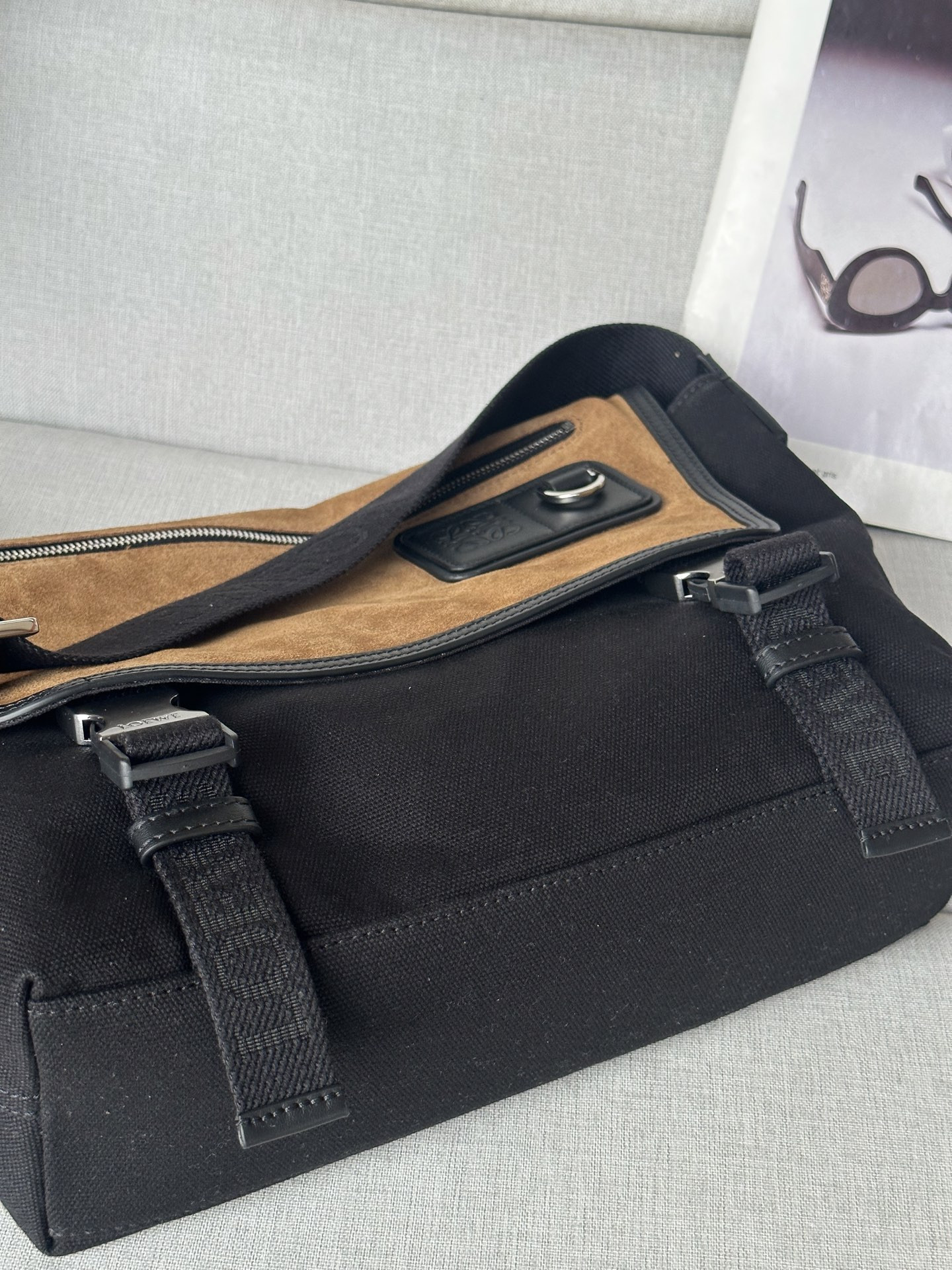 L0ew* medium flex messenger in canvas and suede 27x38x9.5cm