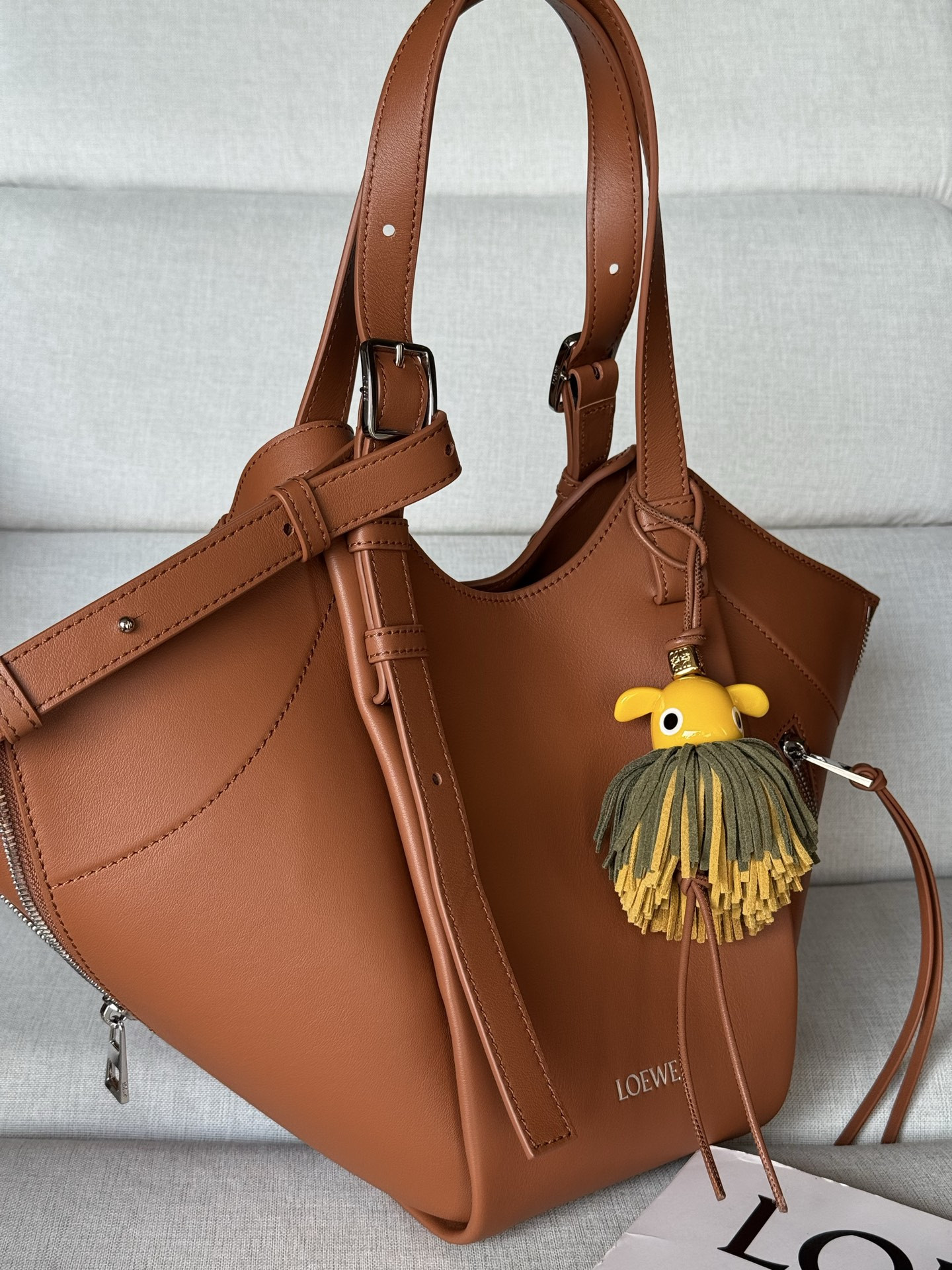 L0ew* hammock flip bag in classic calfskin no pendant 21x15x22.5cm