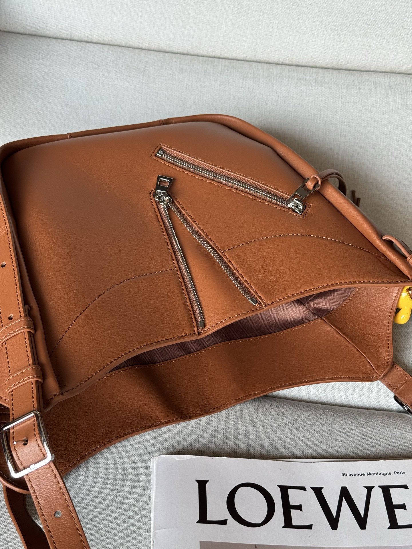L0ew* hammock flip bag in classic calfskin no pendant 21x15x22.5cm