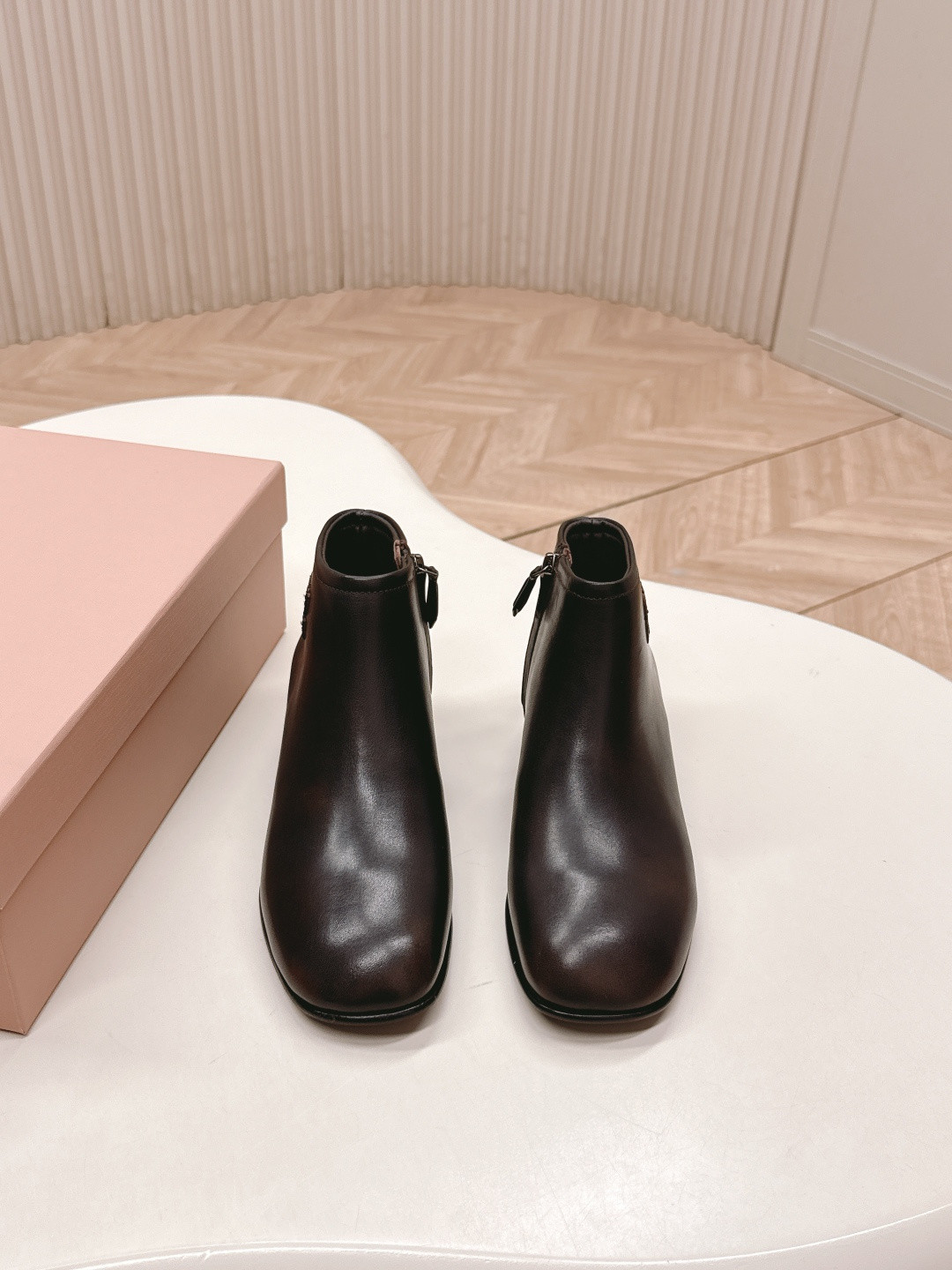 ua M1v M1v fumé leather booties