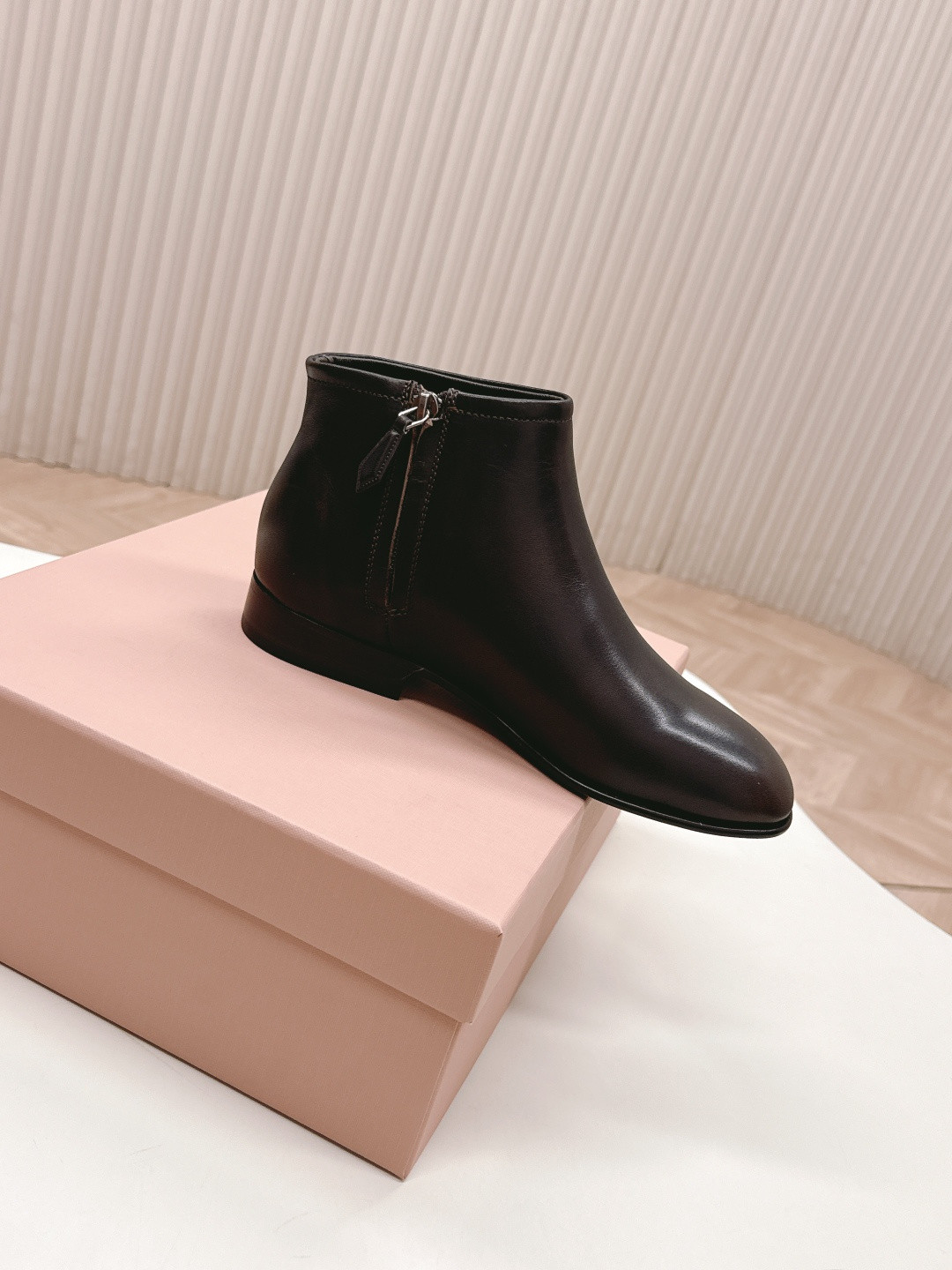 ua M1v M1v fumé leather booties