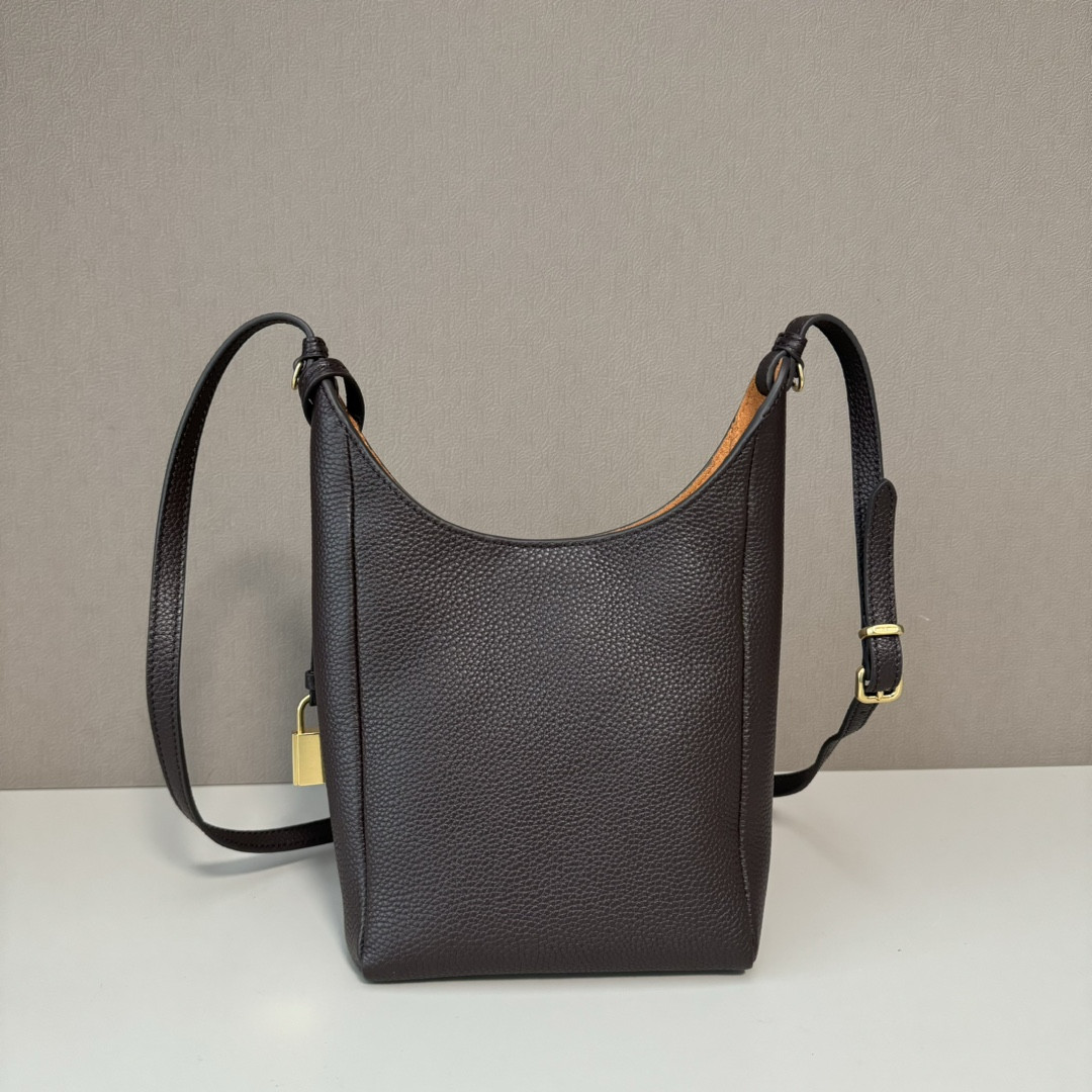 M1v M1v leather bucket bag 18x16x7cm