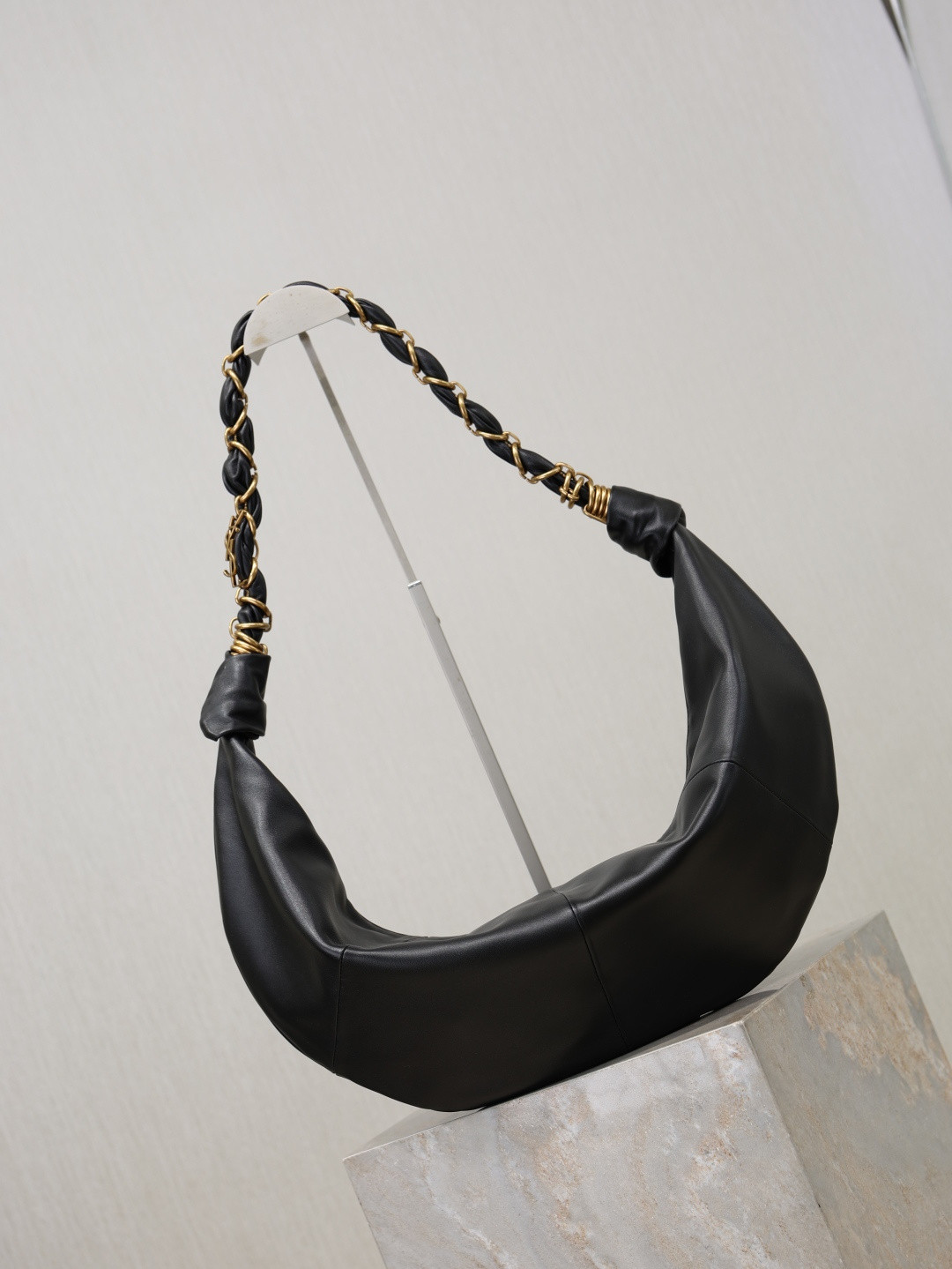 Y*L amalia hobo in lambskin 23-62x28x4cm