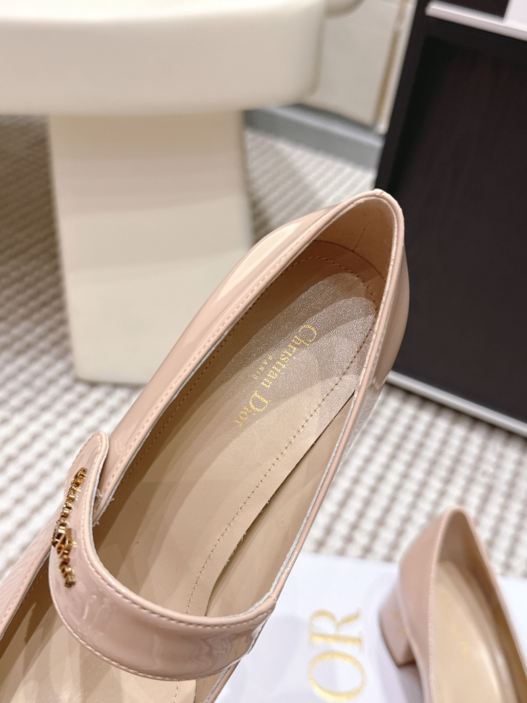 ua D*or lolita high heels