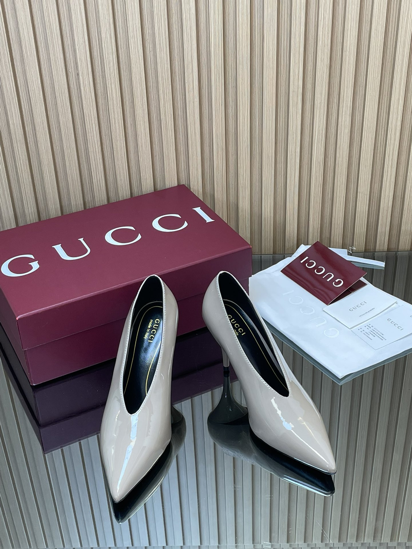 ua G*u*i 97 heeled pump