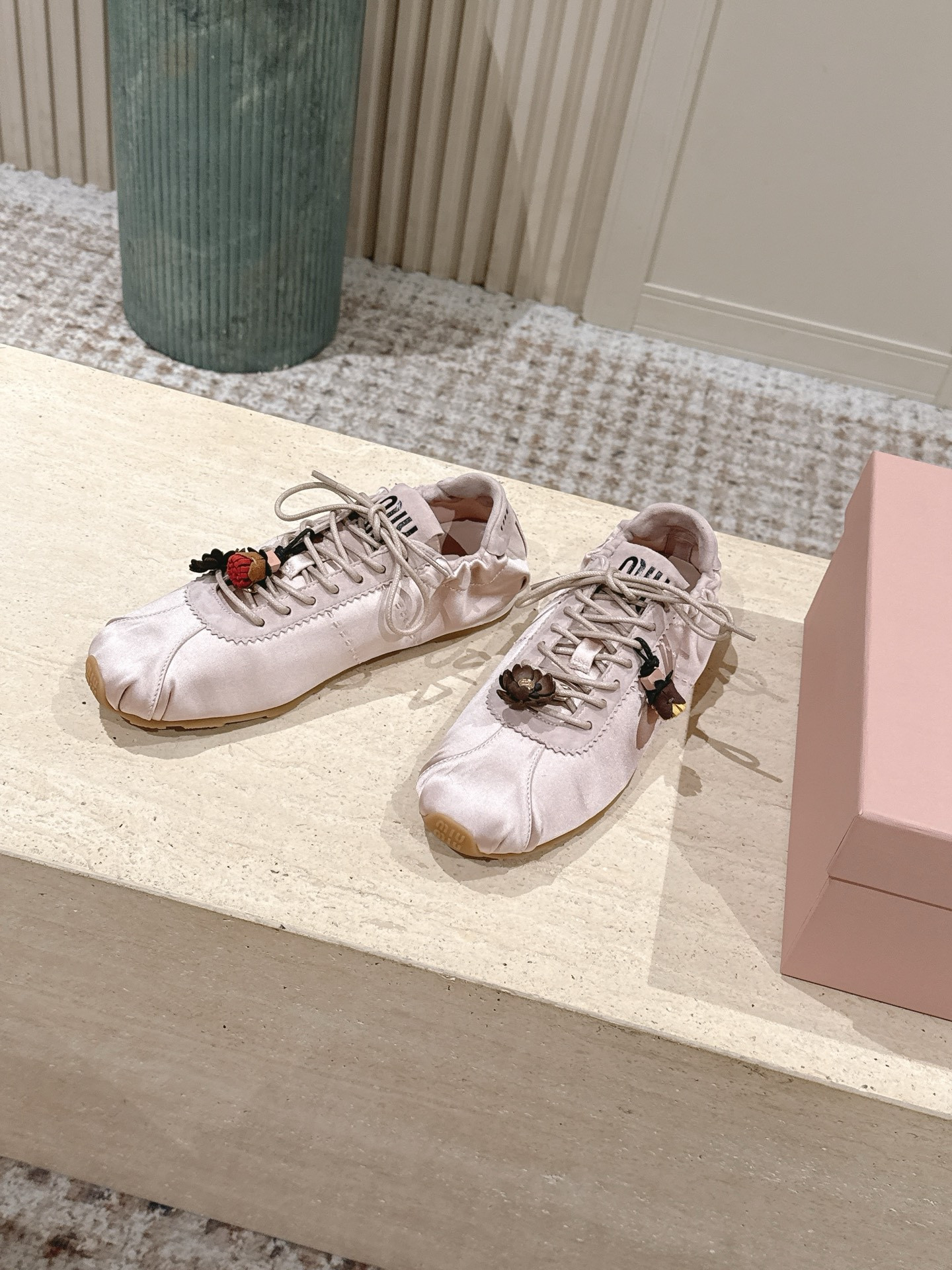 ua M1v M1v plume satin sneakers