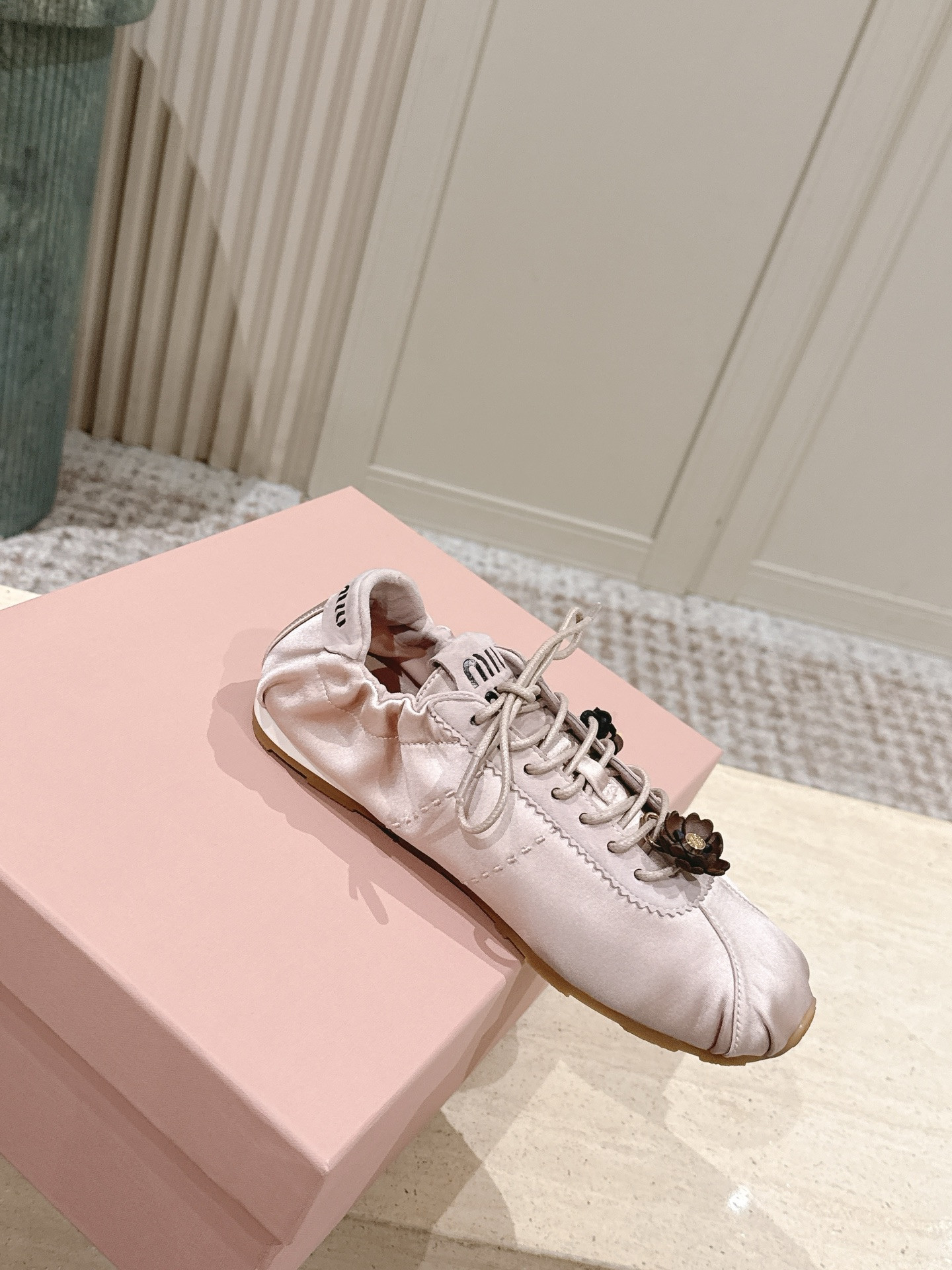 ua M1v M1v plume satin sneakers