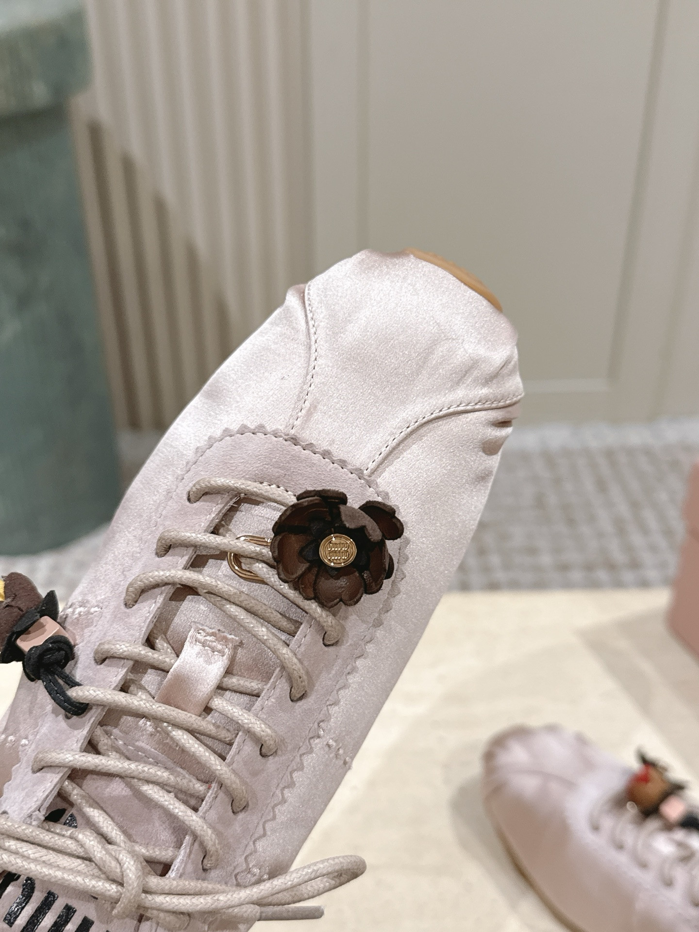 ua M1v M1v plume satin sneakers