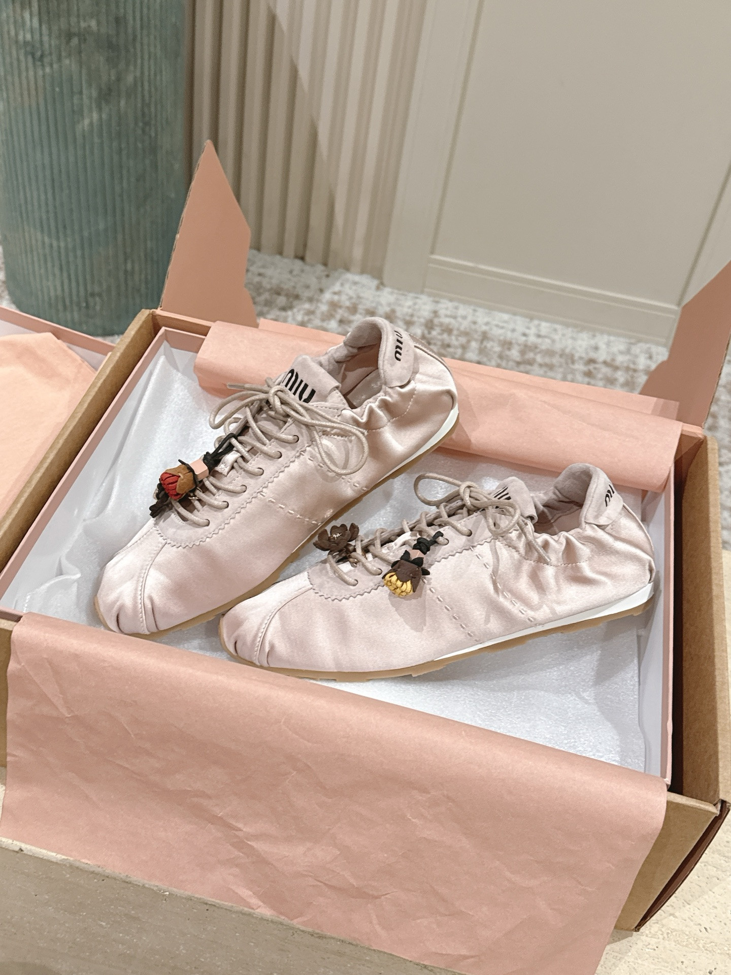 ua M1v M1v plume satin sneakers