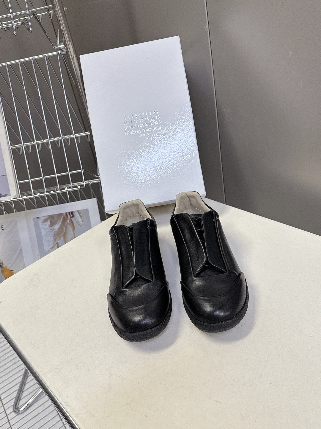 ua ma*s*n Ma*i*la future sneaker