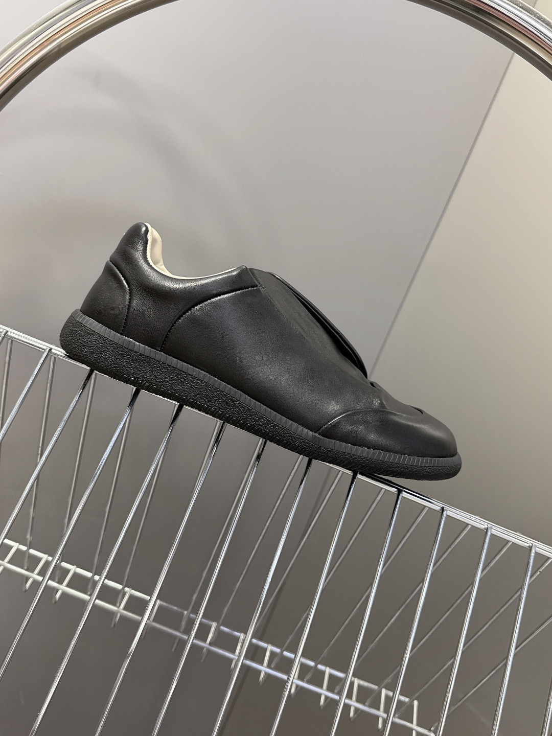 ua ma*s*n Ma*i*la future sneaker