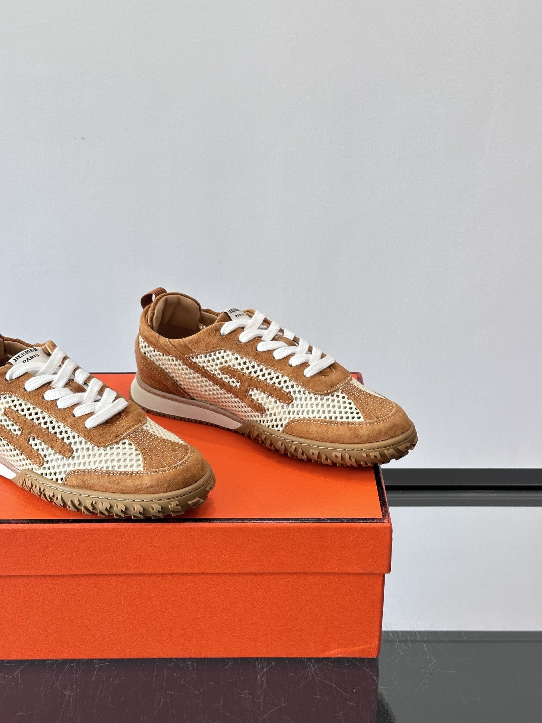ua H**mes jet sneaker