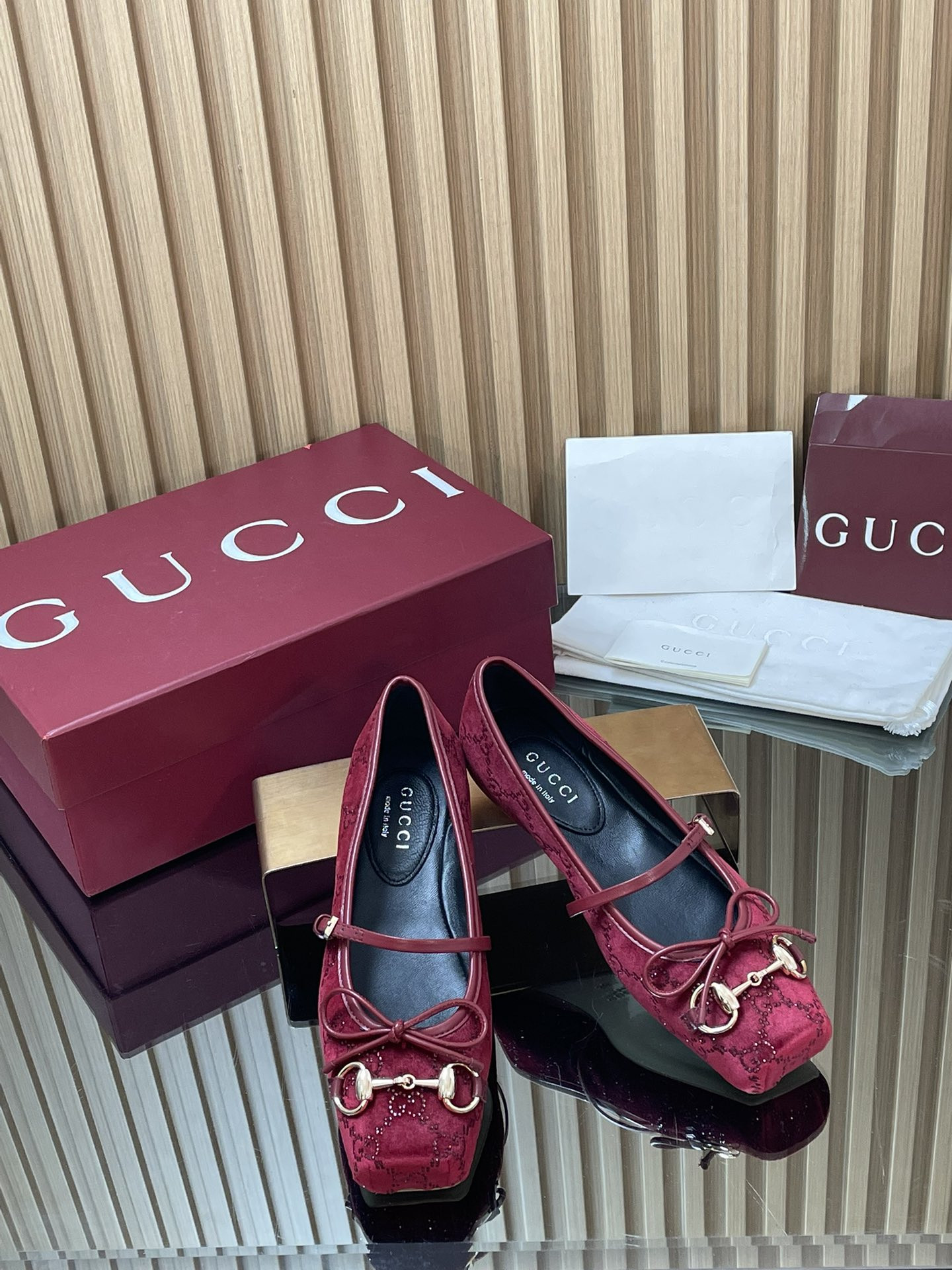ua G*u*i horsebit ballet flat