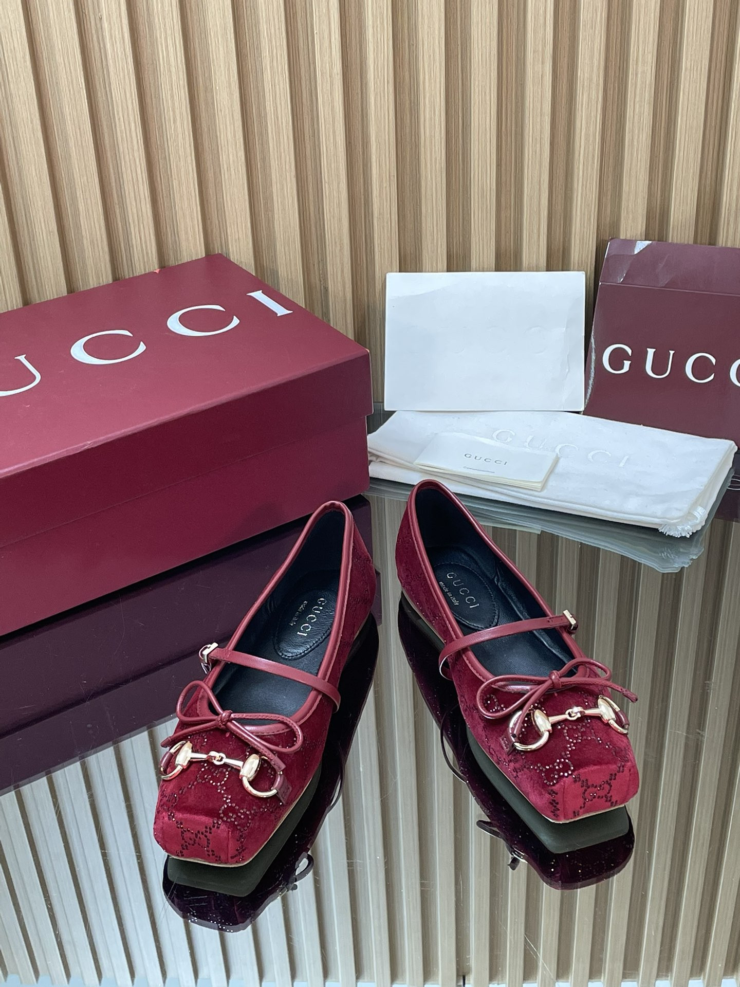 ua G*u*i horsebit ballet flat