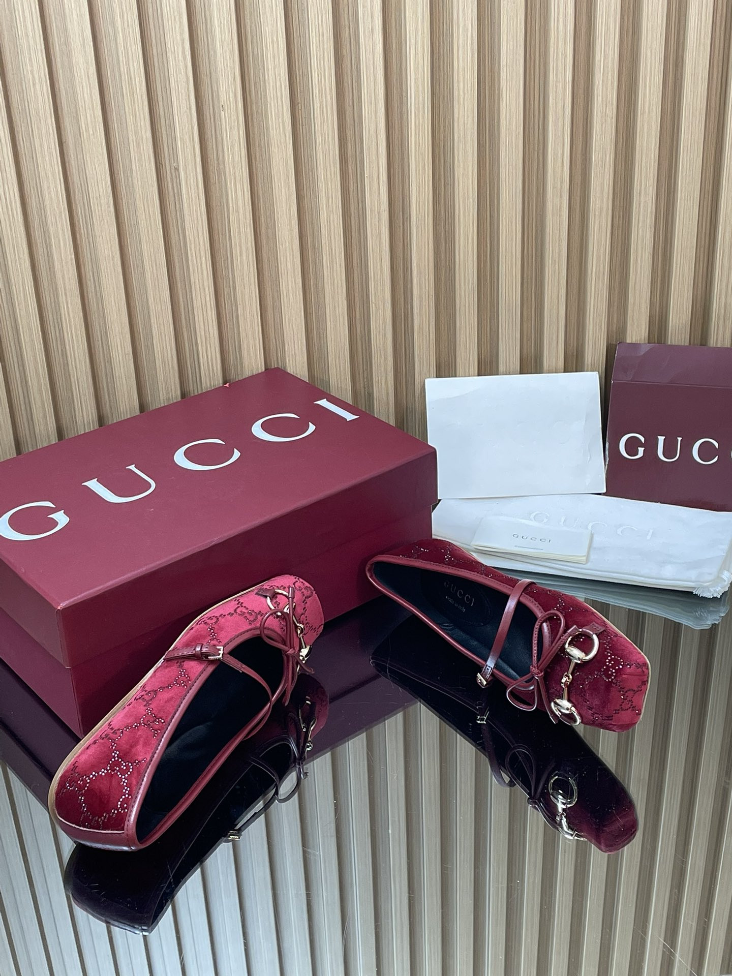 ua G*u*i horsebit ballet flat