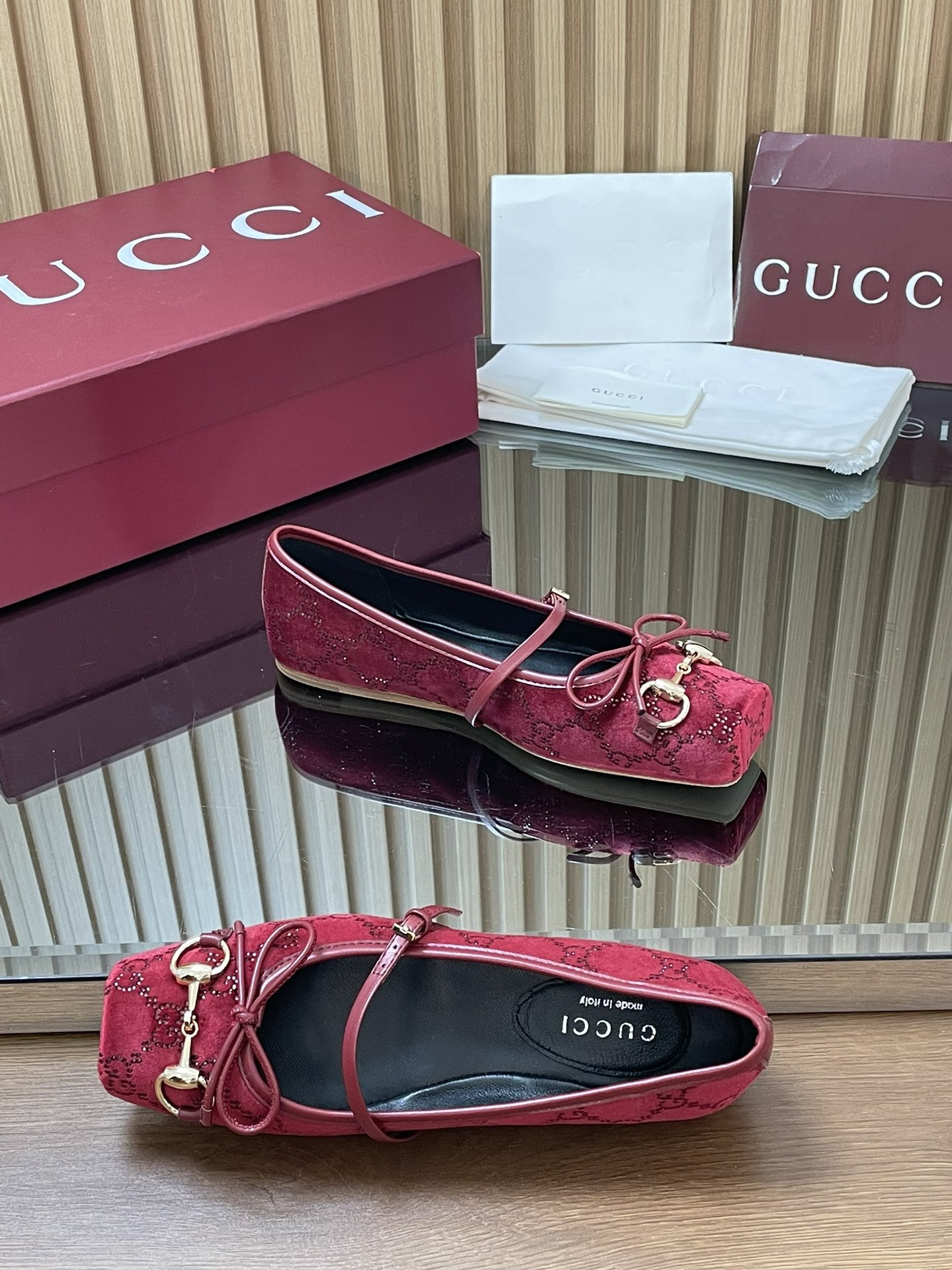 ua G*u*i horsebit ballet flat