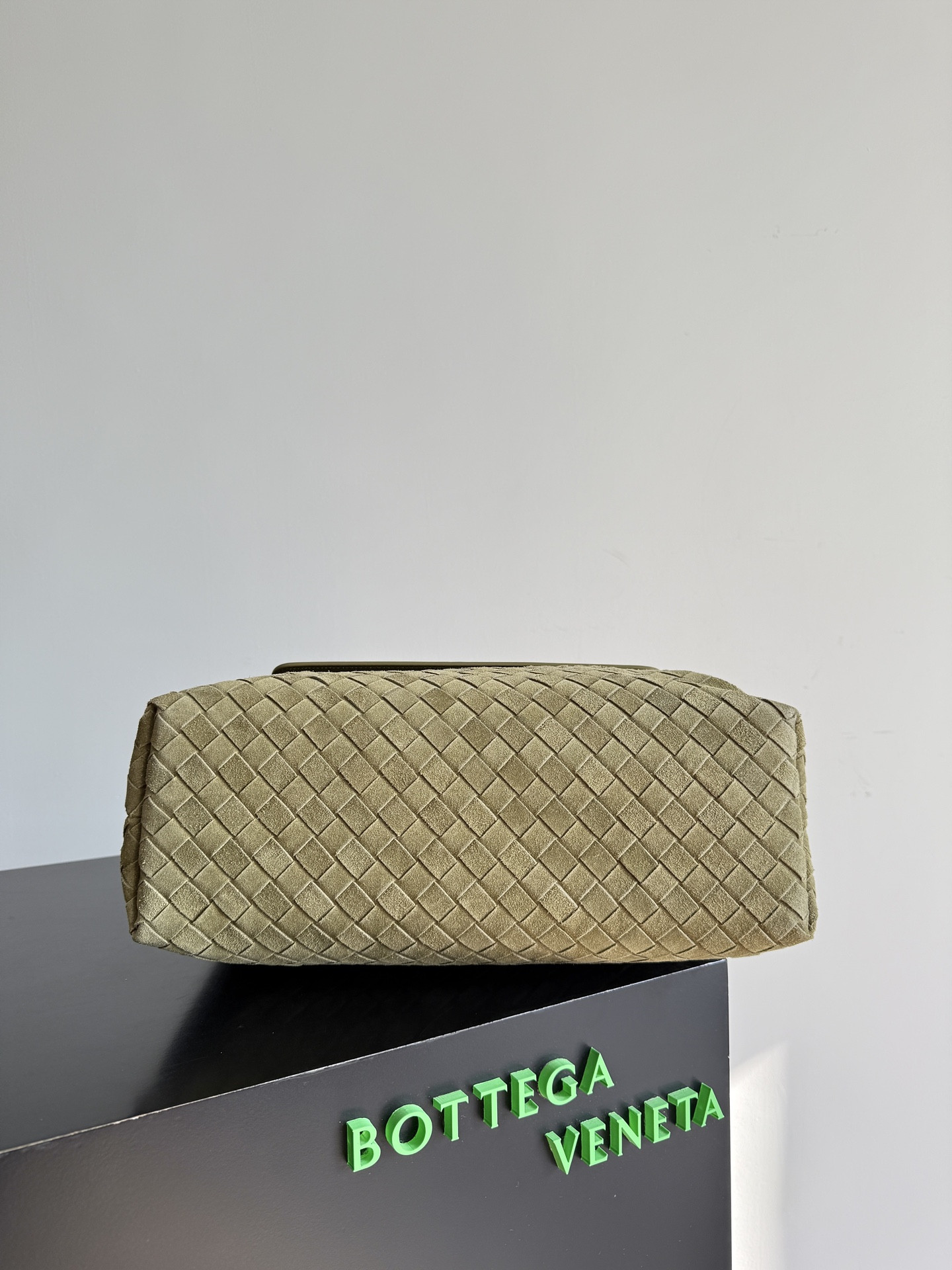 bo*te*ga Ve*ne*ta andiamo messenger 26x37x13cm