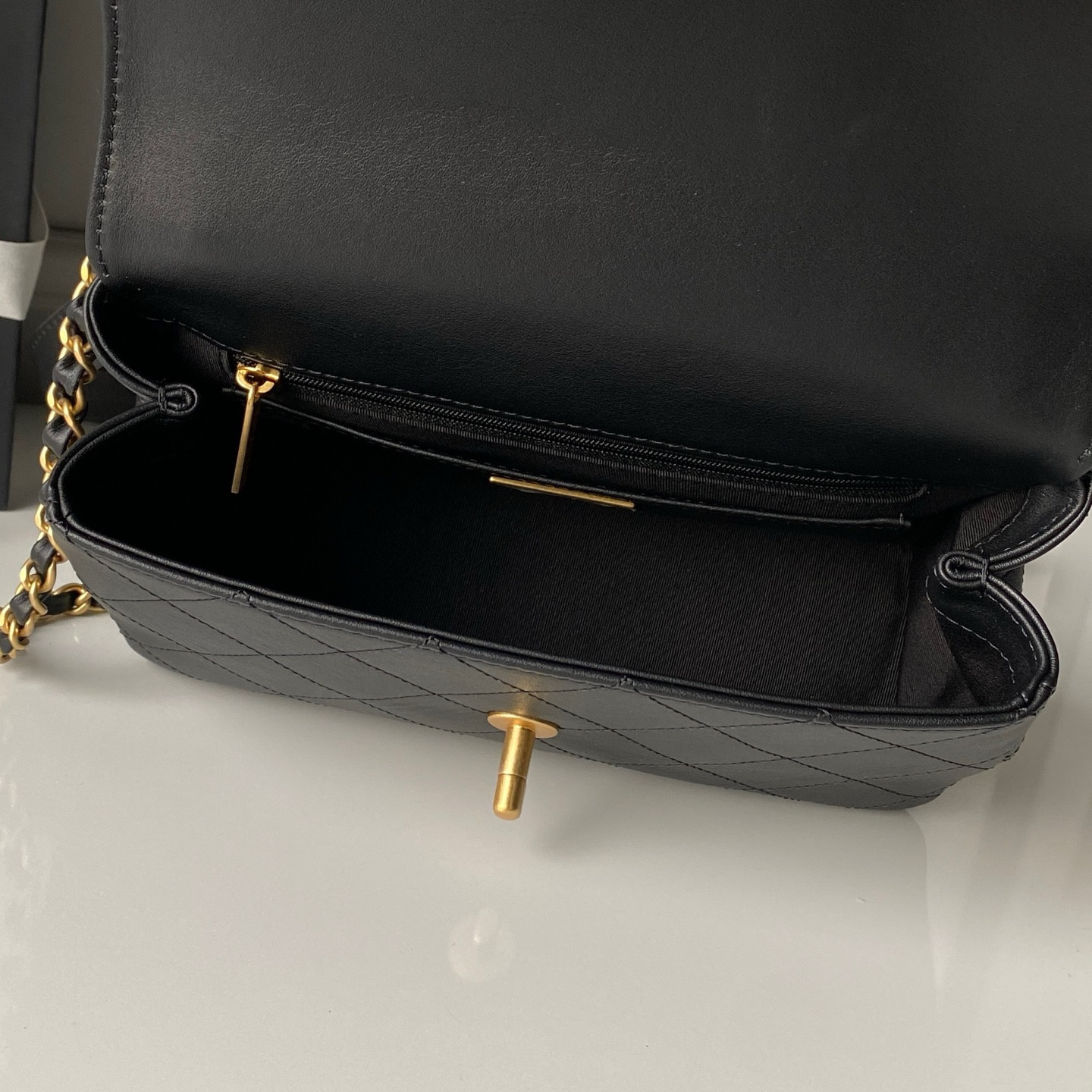 Ch*el flap bag 25x16x8cm