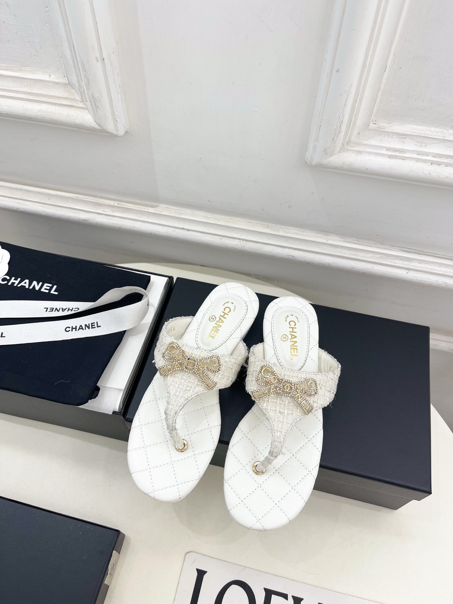 ua Ch*el thongs sandals
