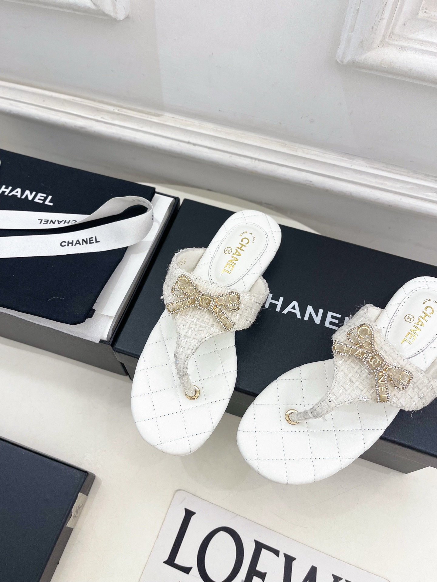 ua Ch*el thongs sandals