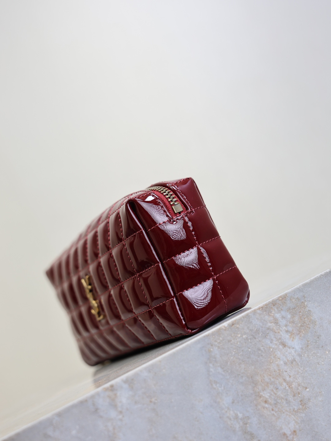 Y*L cassandre matelassÉ carrÉ pouch on chain in shiny 18.5x8.5x4cm