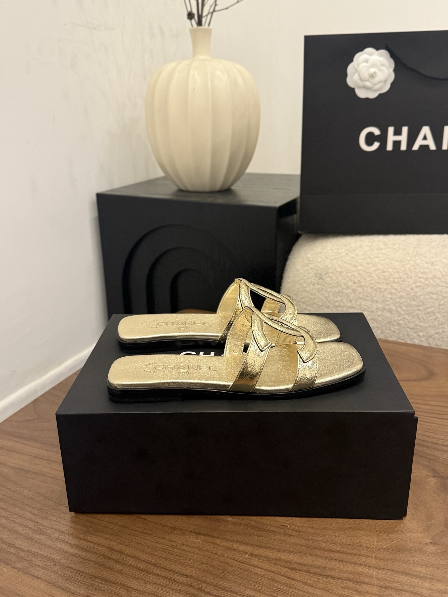 ua Ch*el honey slippers