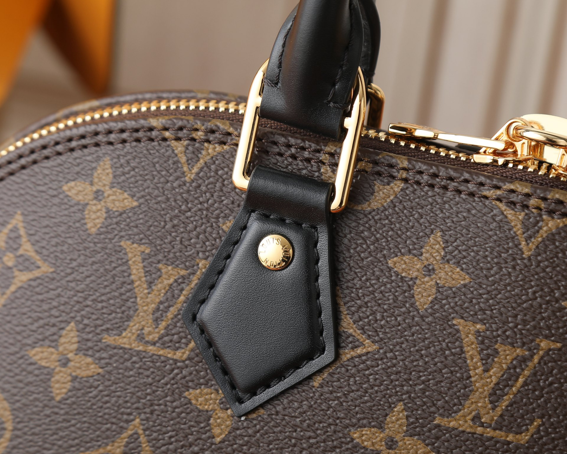 LV Alma Trunk PM M27216 31x25x16cm