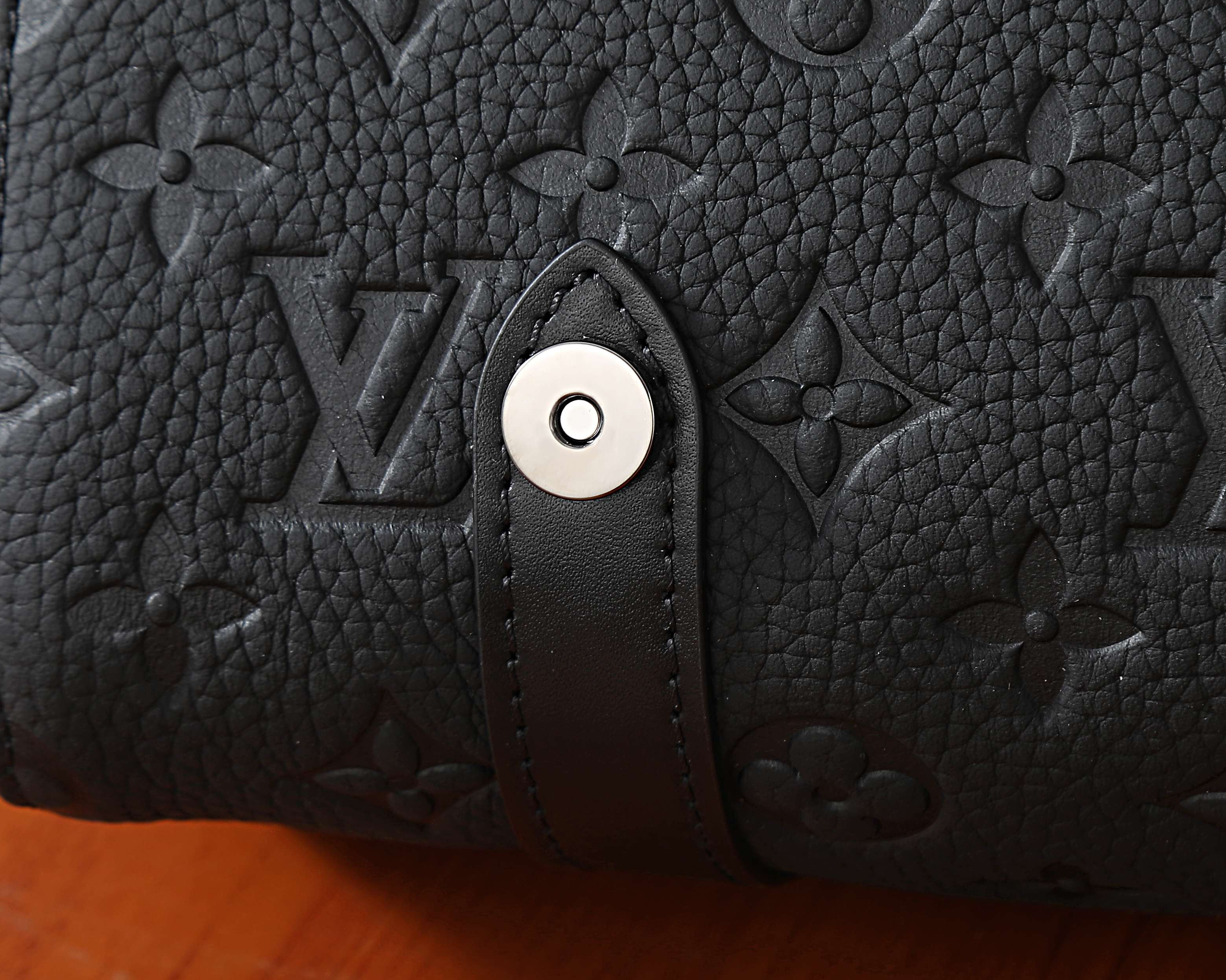 LV CHRISTOPHER Messenger Bag M28324 29x25x9cm