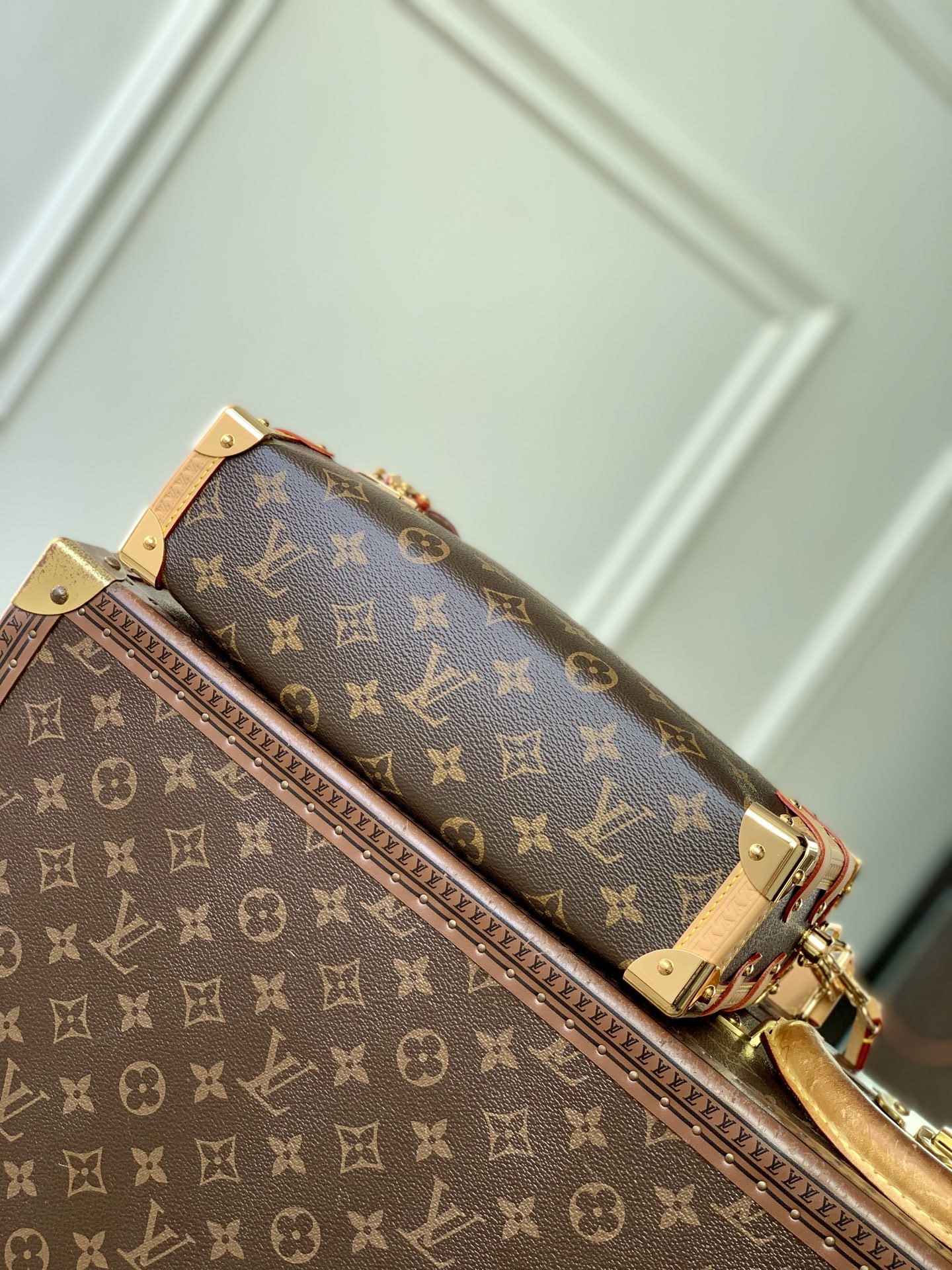 LV Side Trunk MM East West M28385 28x15x7cm