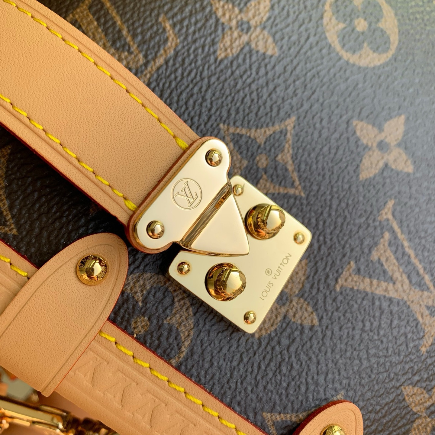 LV Side Trunk MM East West M28385 28x15x7cm